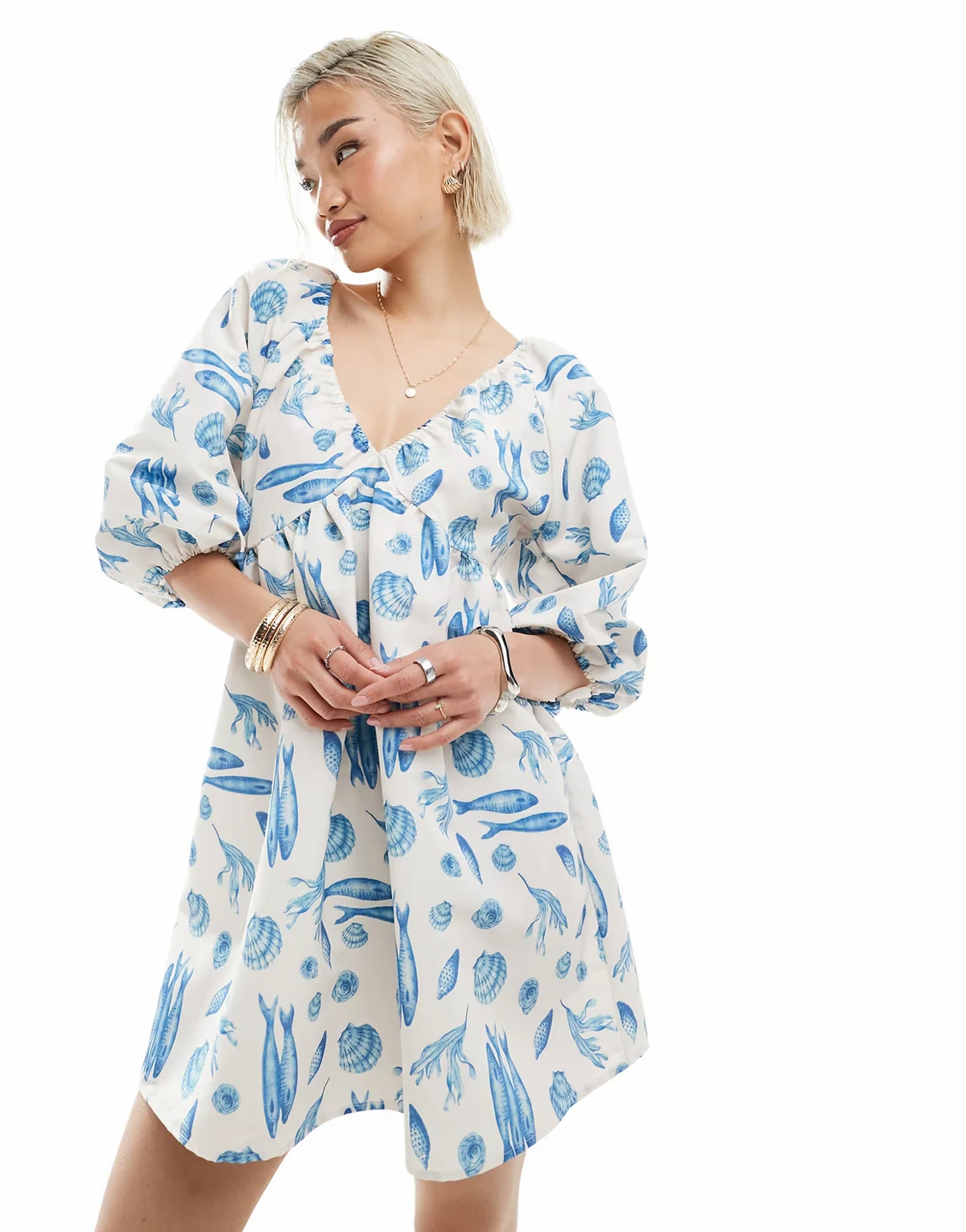 – Minikleid mit Blousonärmeln und blauem Muster mit Meeresmotiven