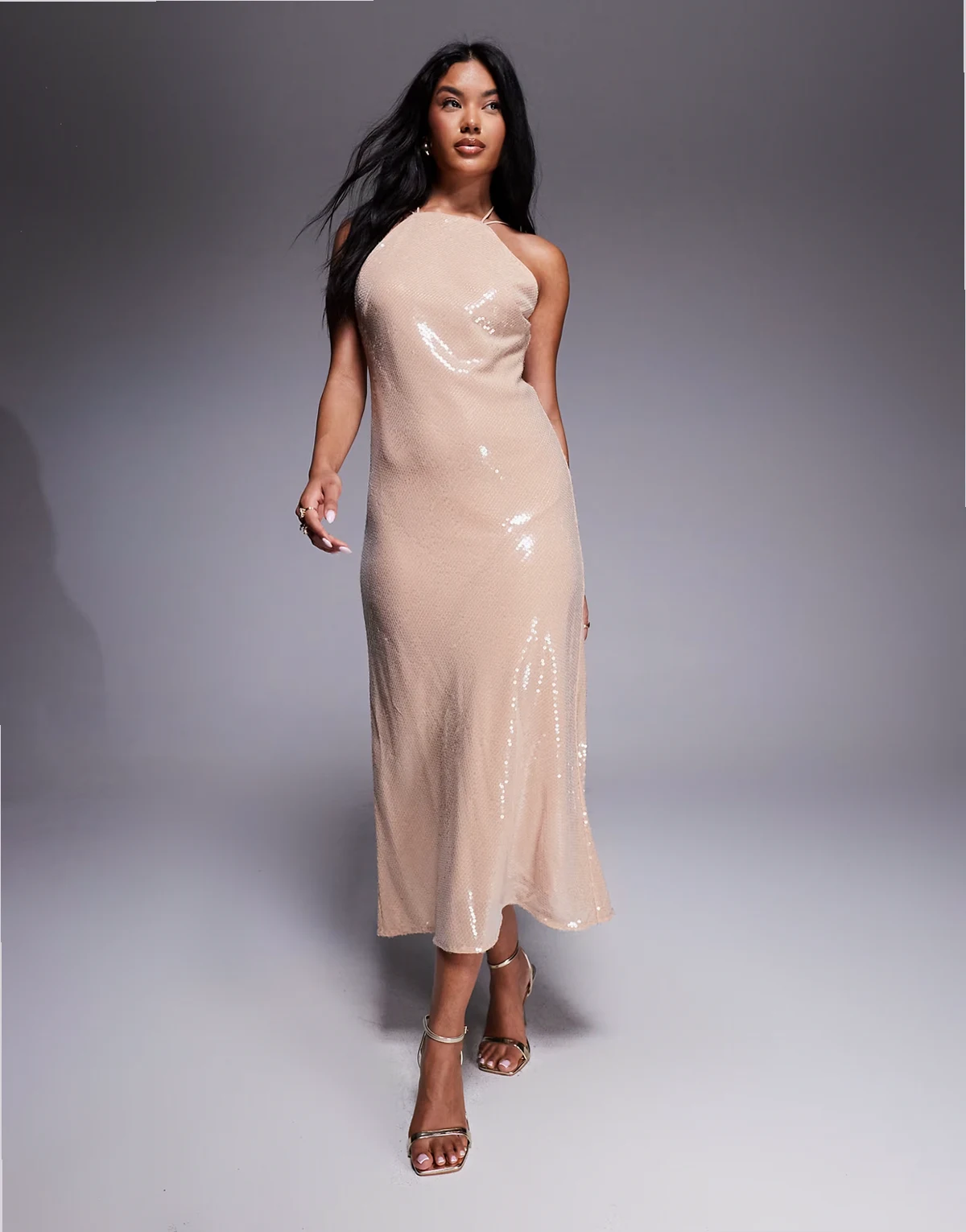 – Midaxikleid in Beige mit Racerback und Paillettenbesatz