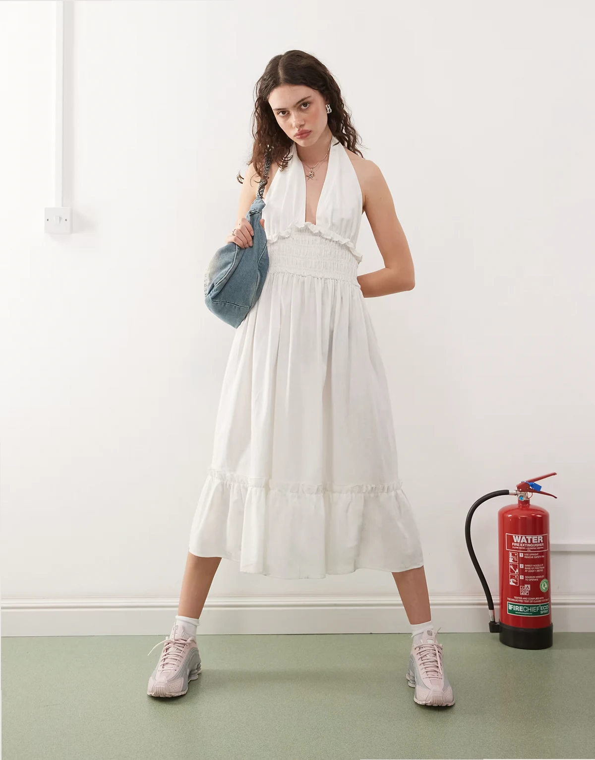 – Neckholder-Midikleid in weißer Leinenoptik
