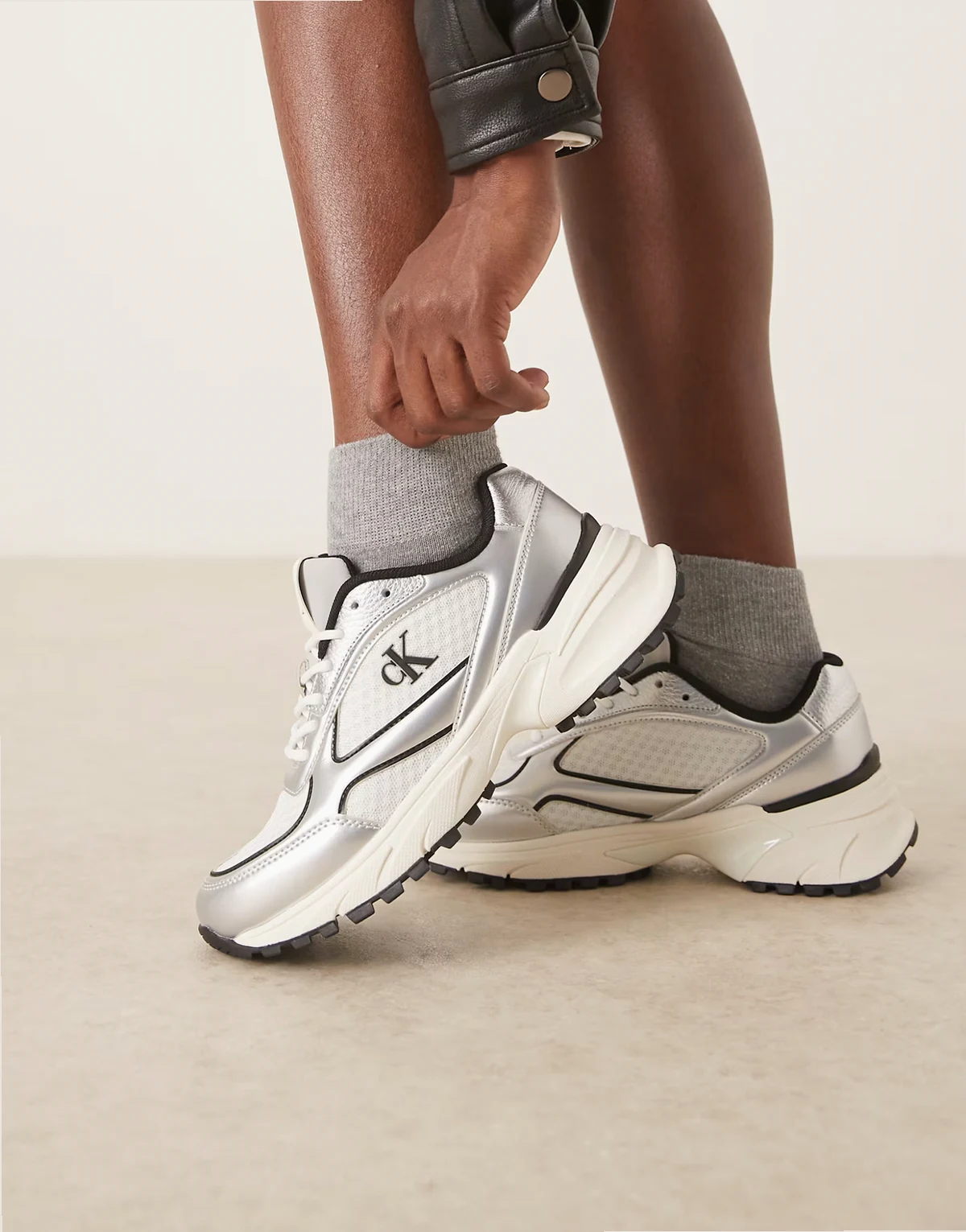 – Laufsneaker aus Netzstoff in Silber