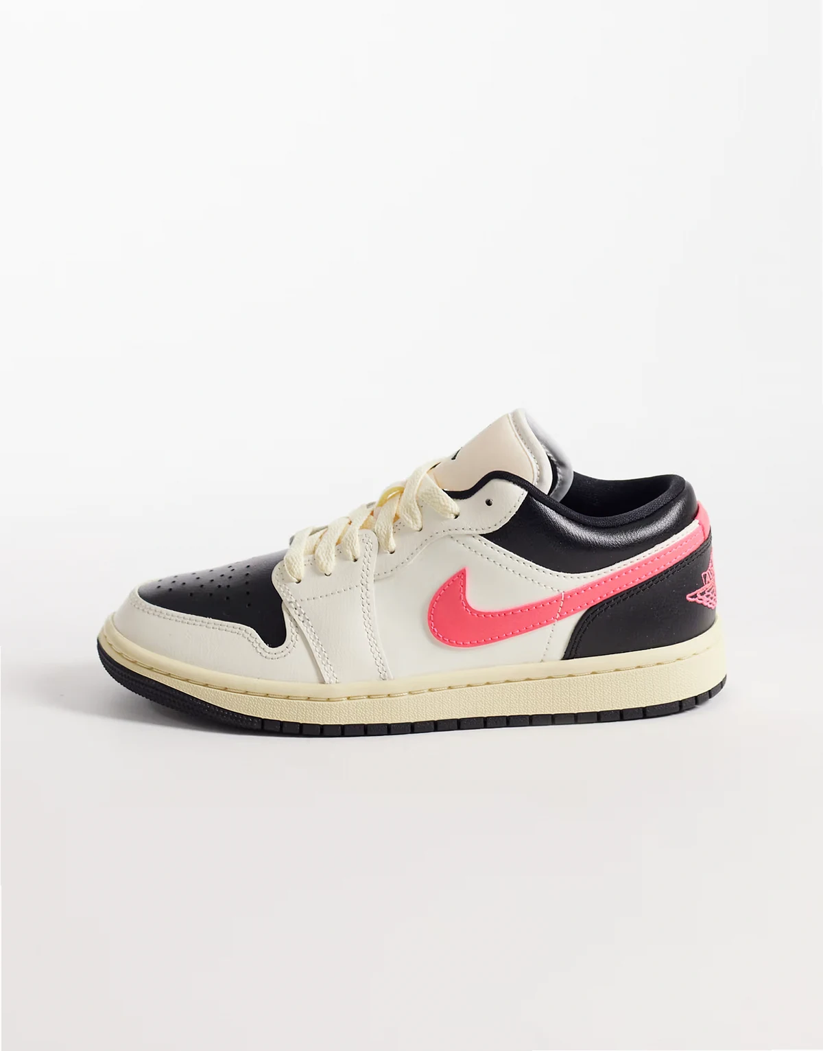 Nike Air Jordan 1 Low sneakers in beige and pink