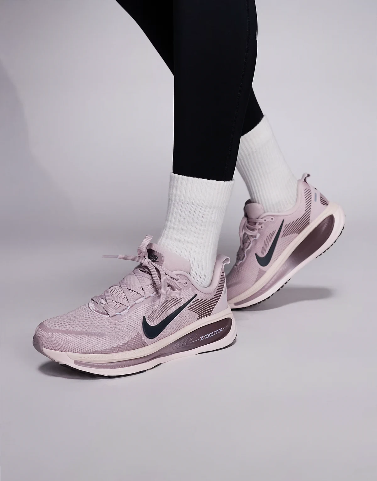 Vomero 18 sneakers in lilac