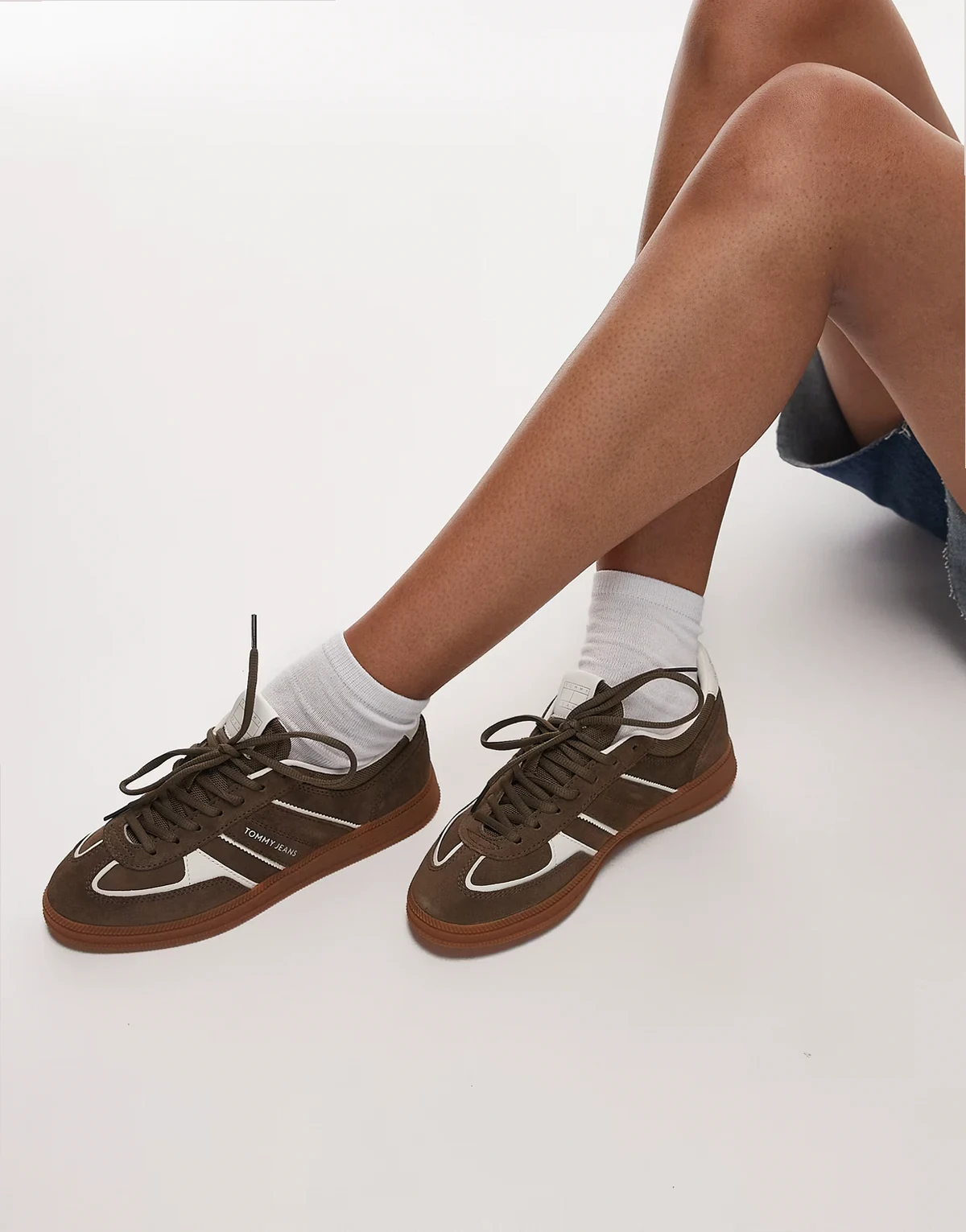 – Greenwich – Sneaker in Khaki und Wollweiß mit niedrigem Schaft