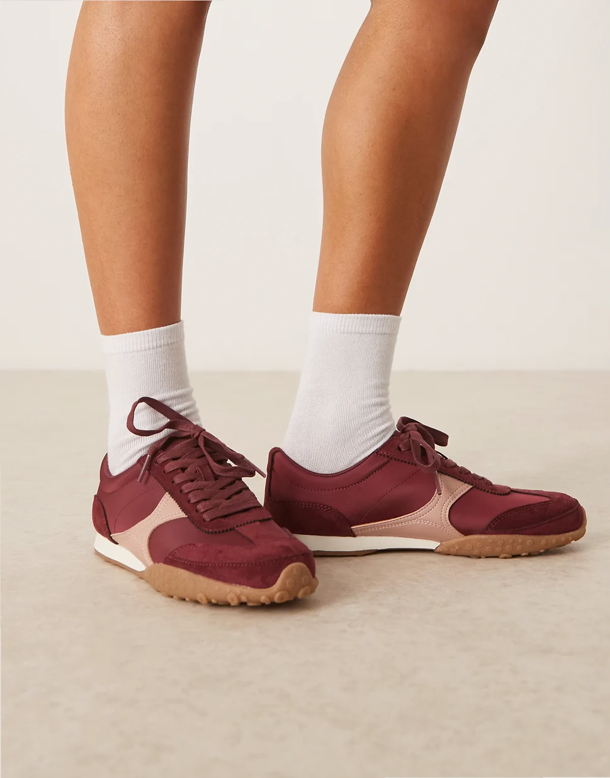 Dive lace up sneakers in burgundy