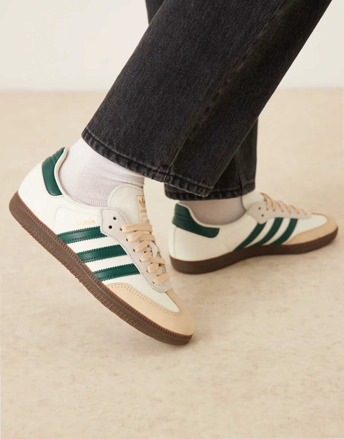 Samba OG sneakers in off-white and collegiate green