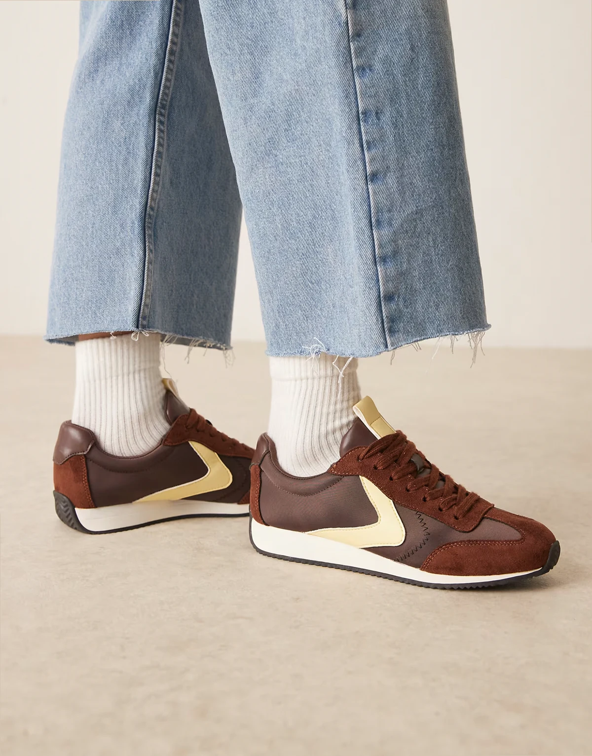 – Daily – Laufschuhe zum Schnüren in Braun und Gelb