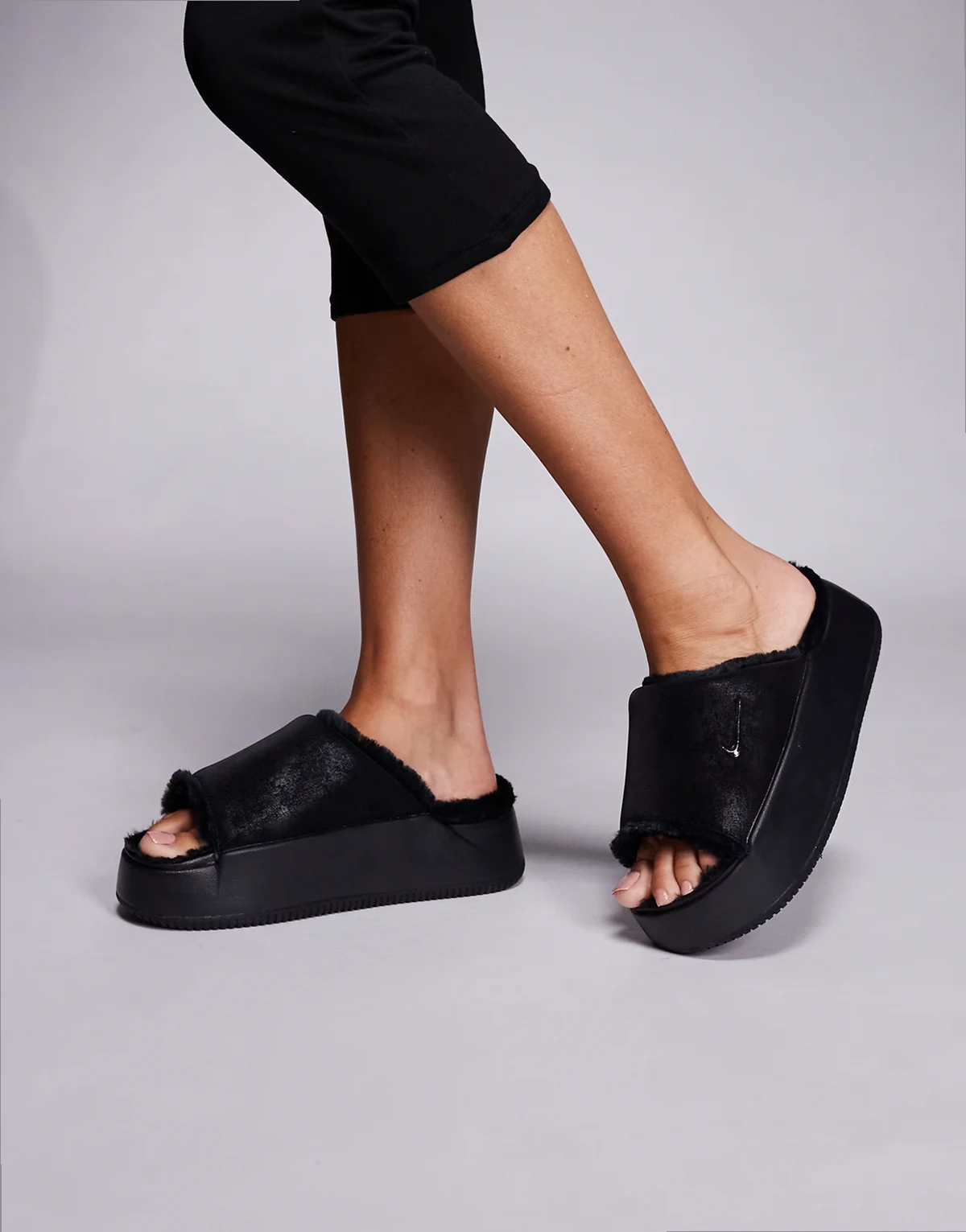 Calm platform cozy slides in black