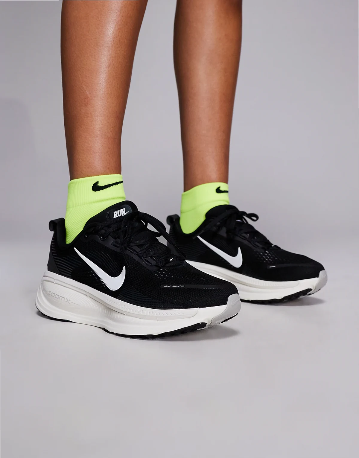 Vomero 18 sneakers in black