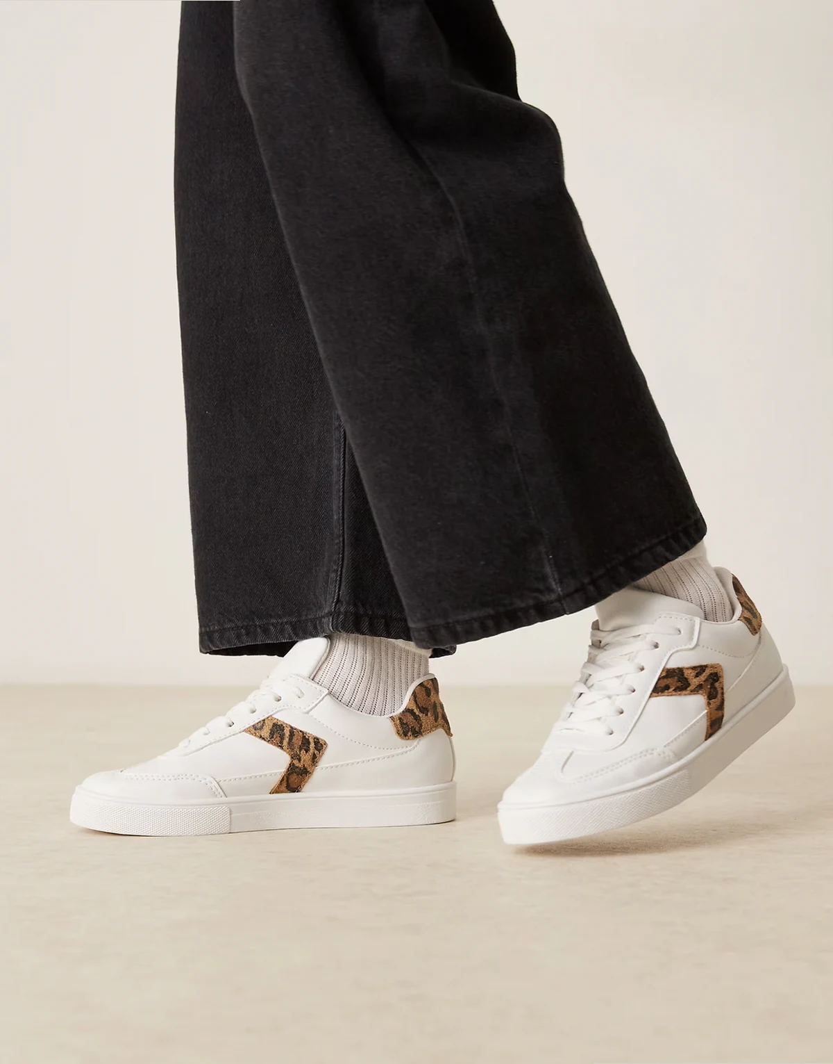 – Drift – Białe sznurowane buty sportowe