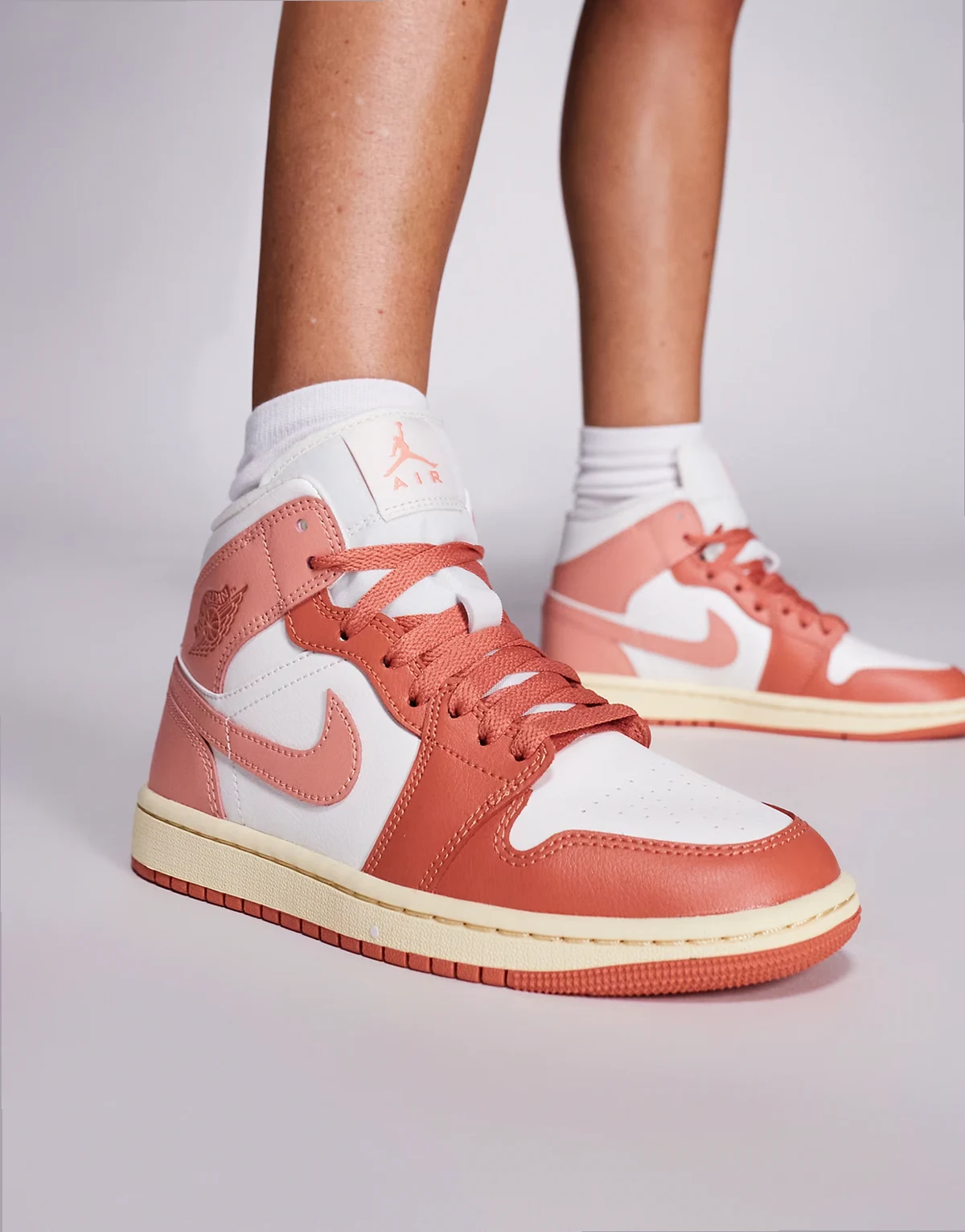 Nike Air Jordan 1 Mid sneakers in light pink