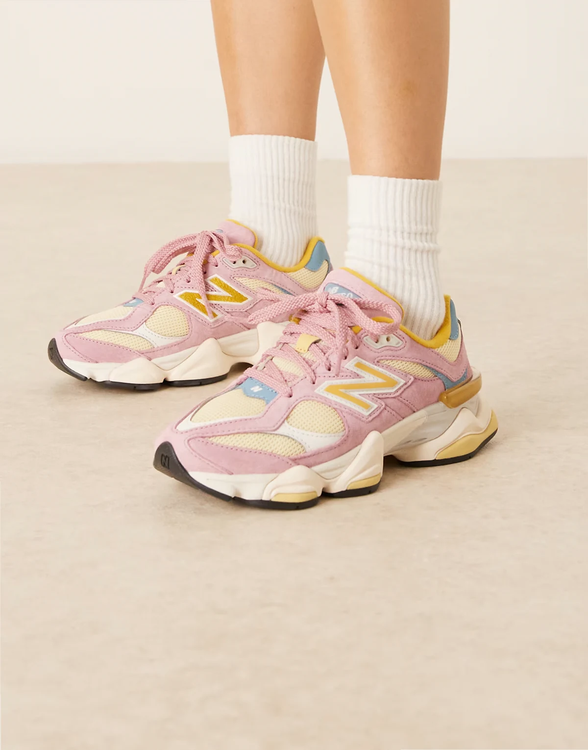 9060 sneakers in pink and multi