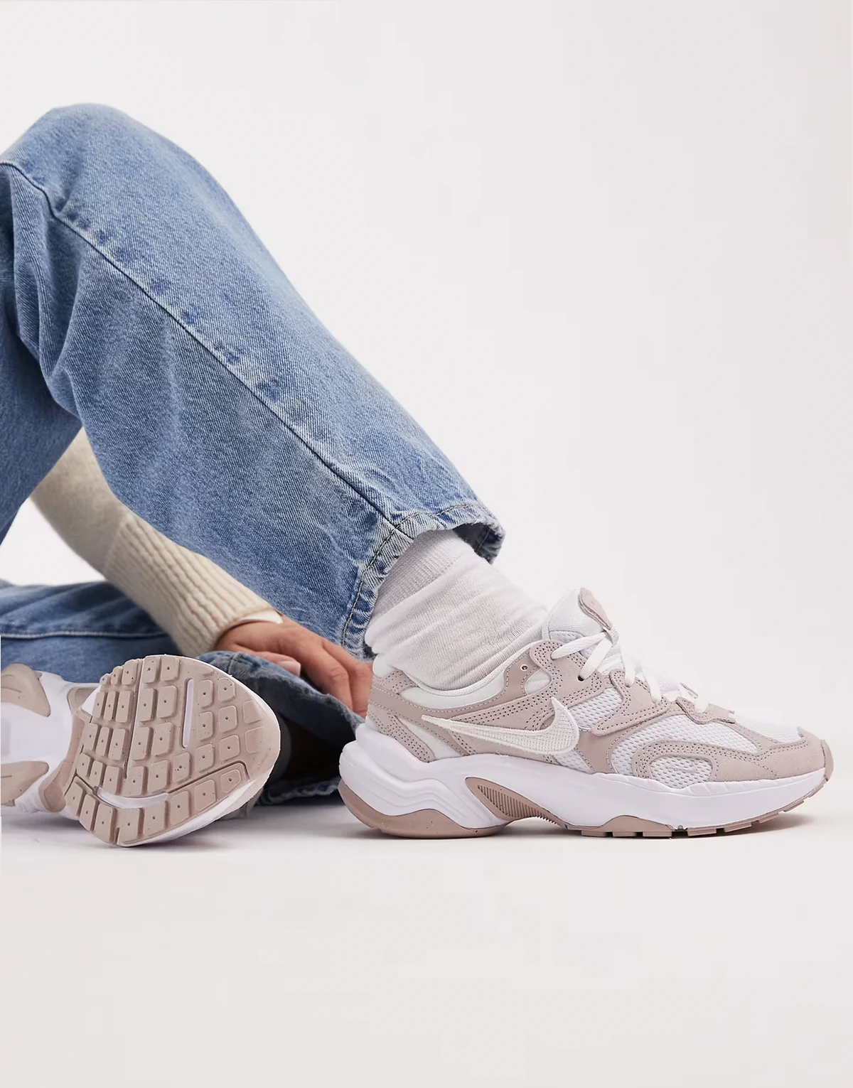 AL8 sneakers in white & metallic silver