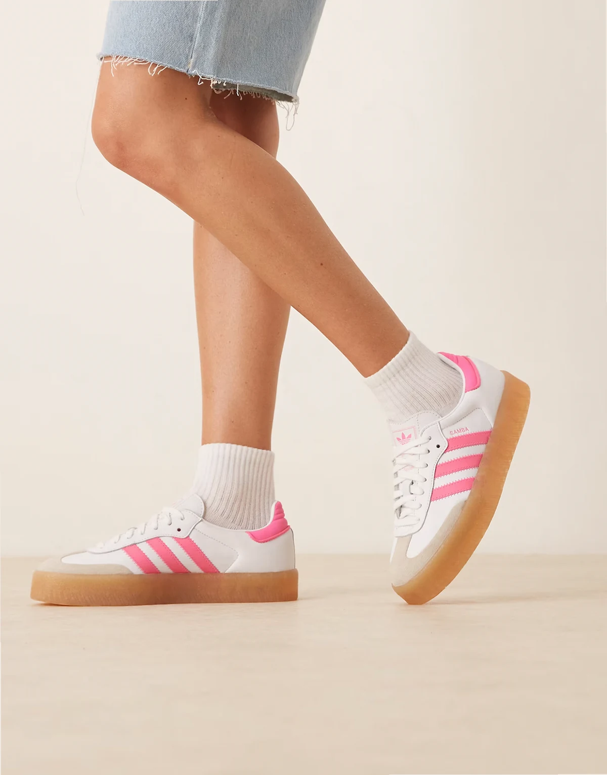 Sambae sneakers in white and bright pink