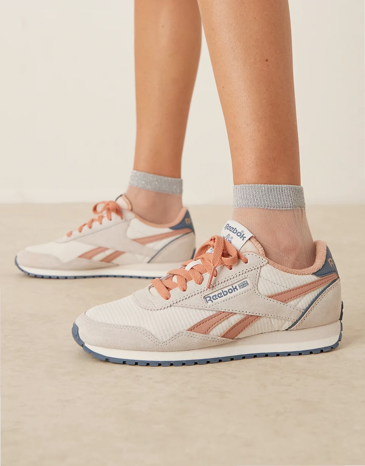 Classic AZ sneakers in white and pink