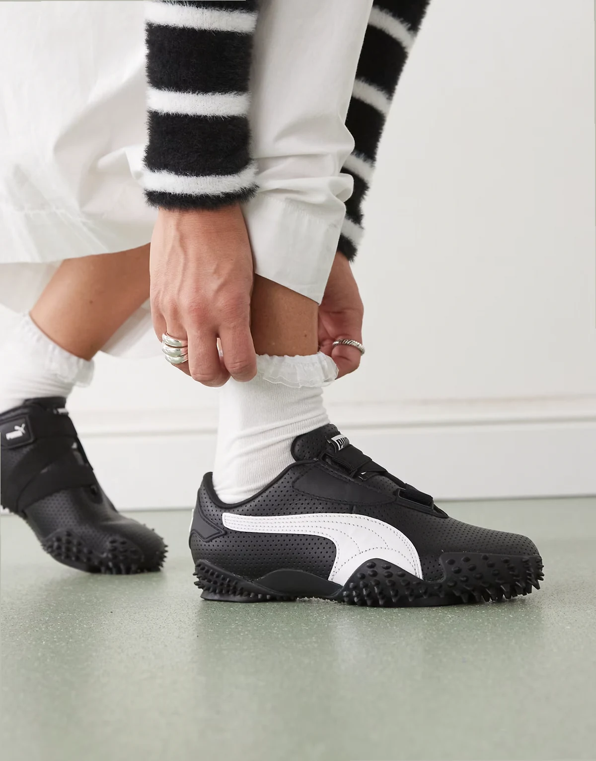 Mostro Perf sneakers in black