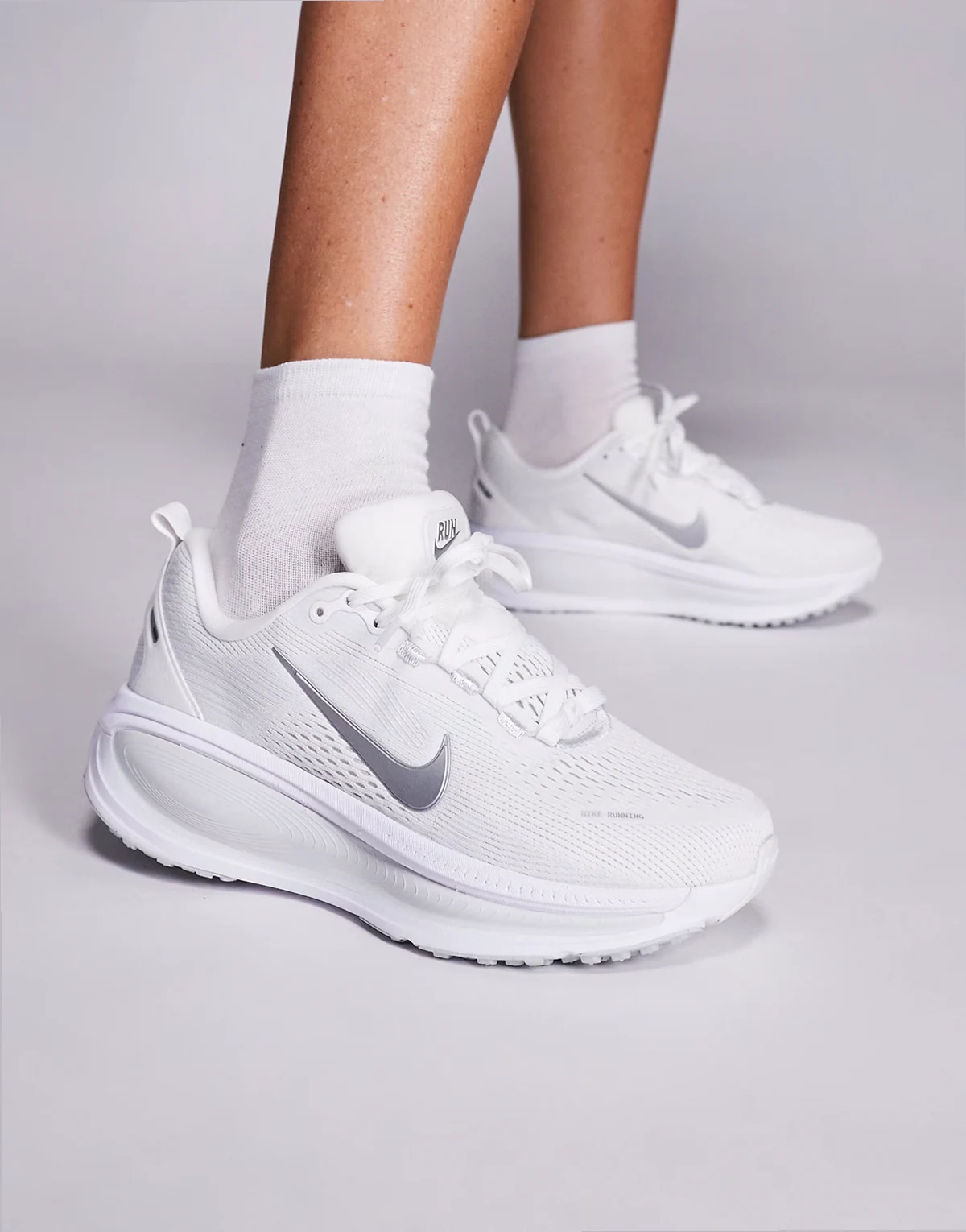 vomero 18 sneakers in white and silver