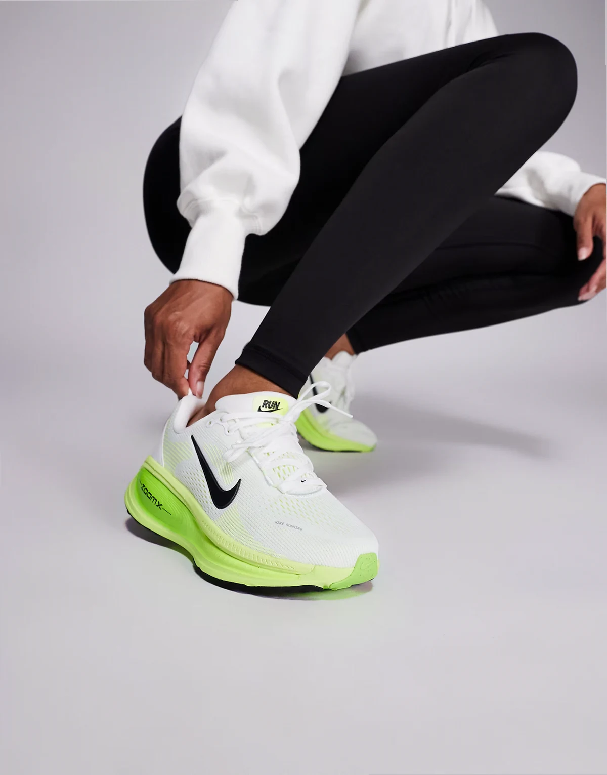 Vomero 18 sneakers in white and neon green