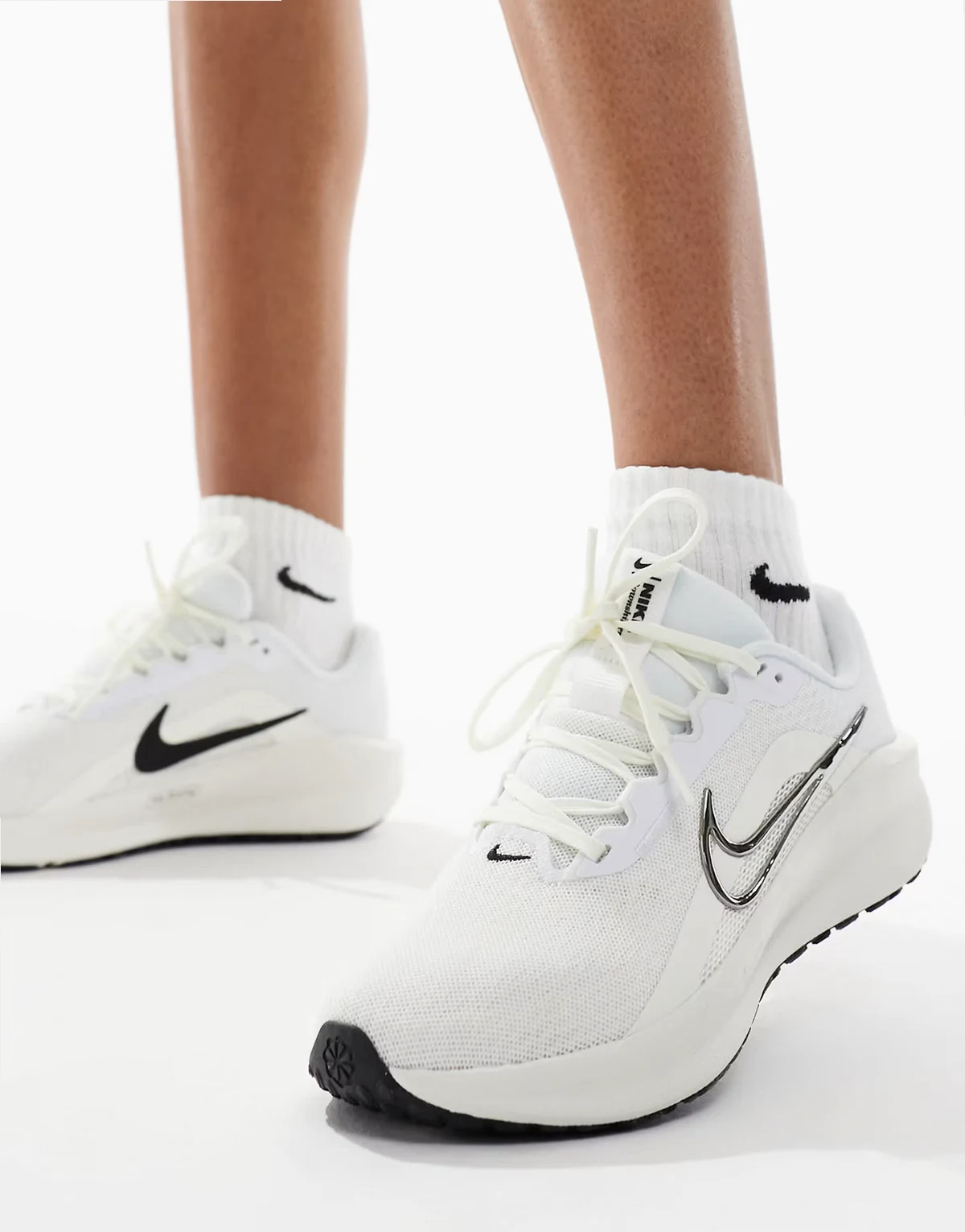 Downshifter 13 sneakers in white and silver