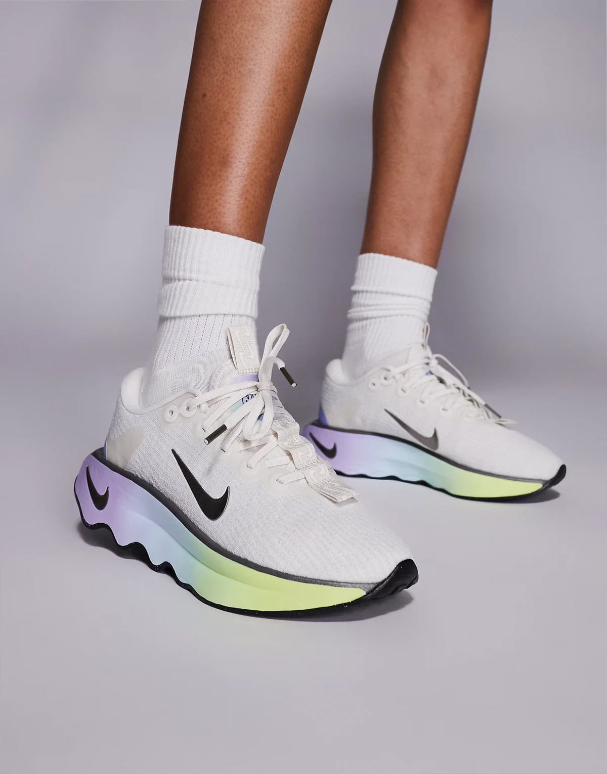 Motiva SE sneakers in white and multi