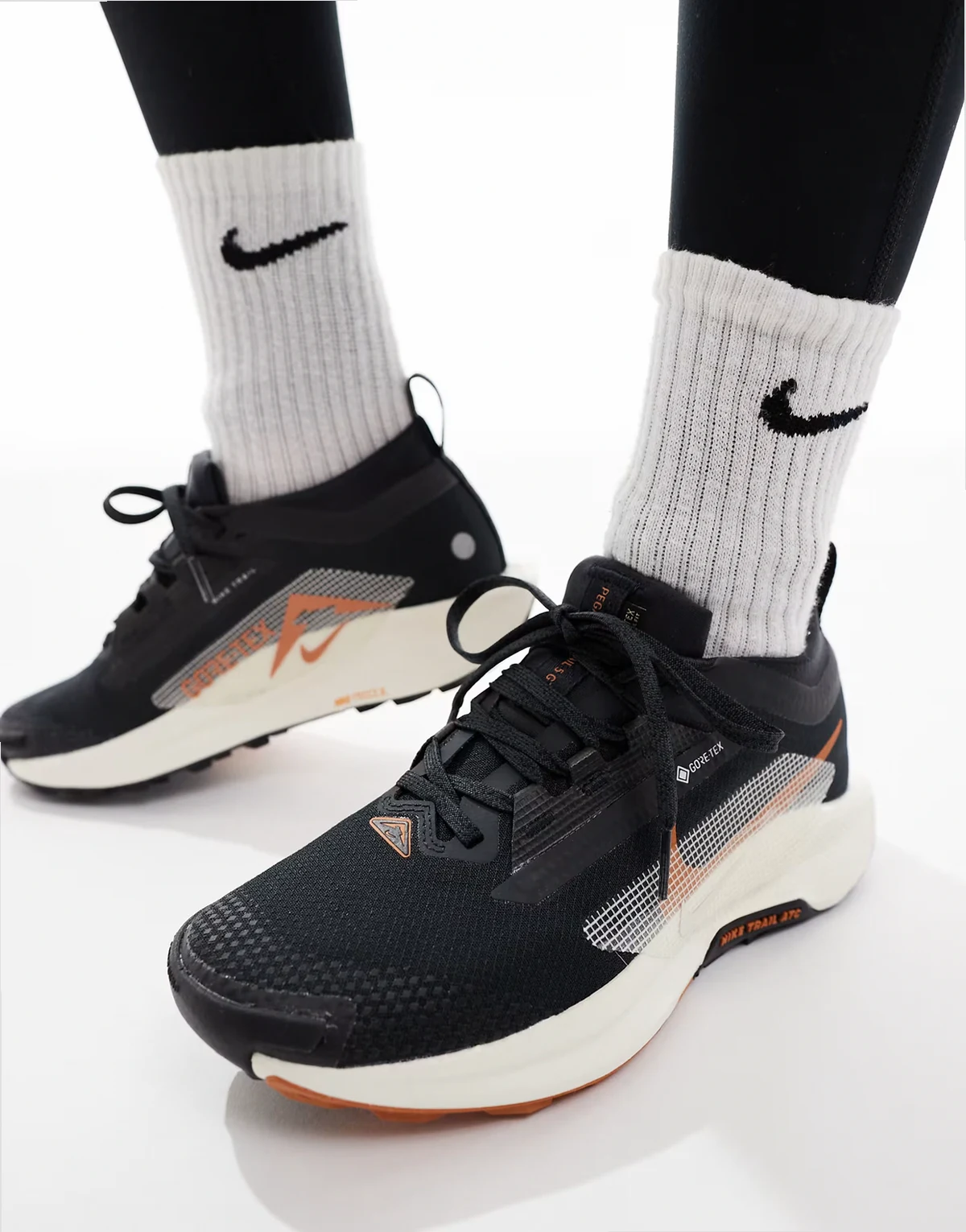 Pegasus Trail 5 GORE-TEX sneakers in black and orange