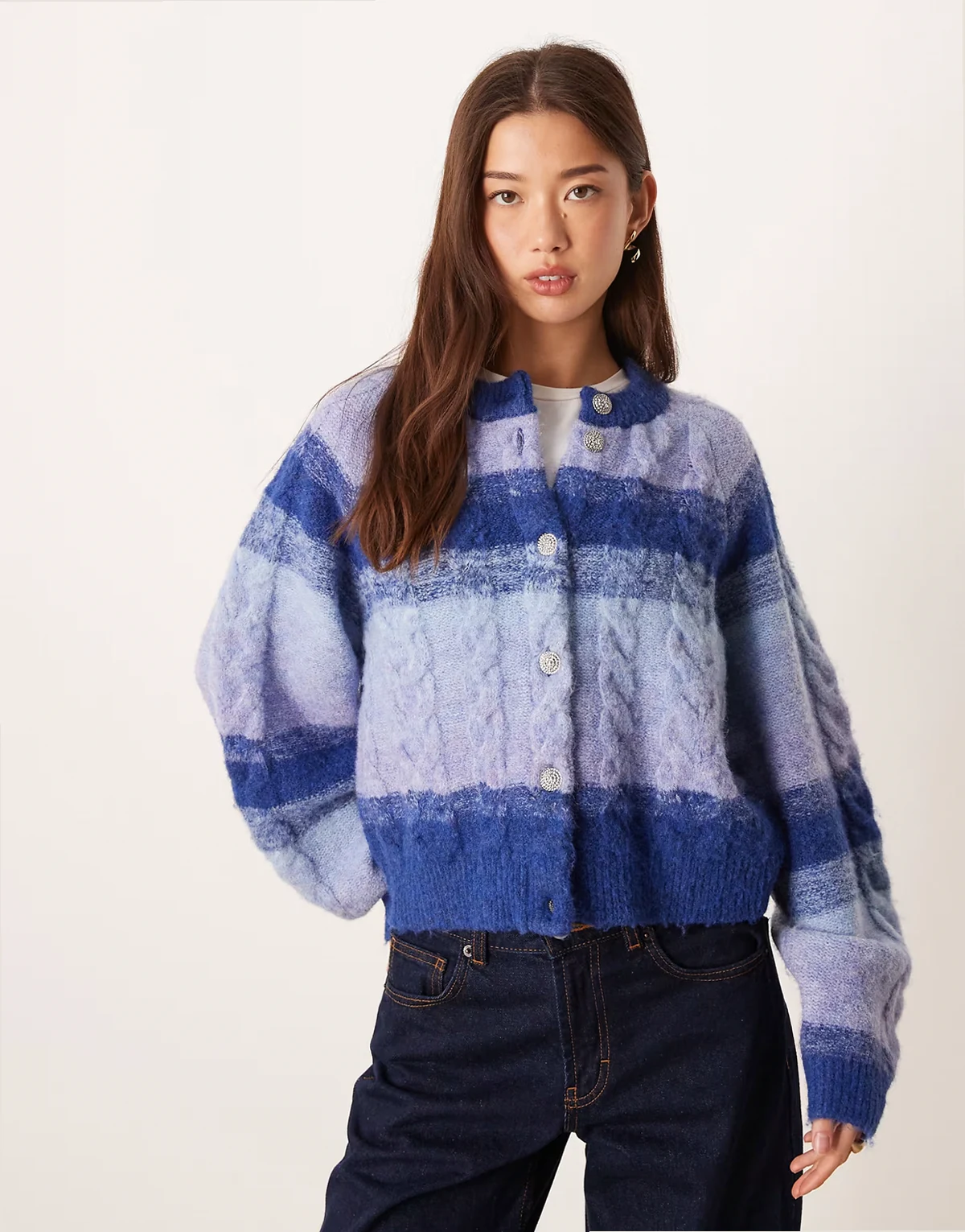 – Hochwertige Grobstrickjacke in Blau mit Blockfarbendesign