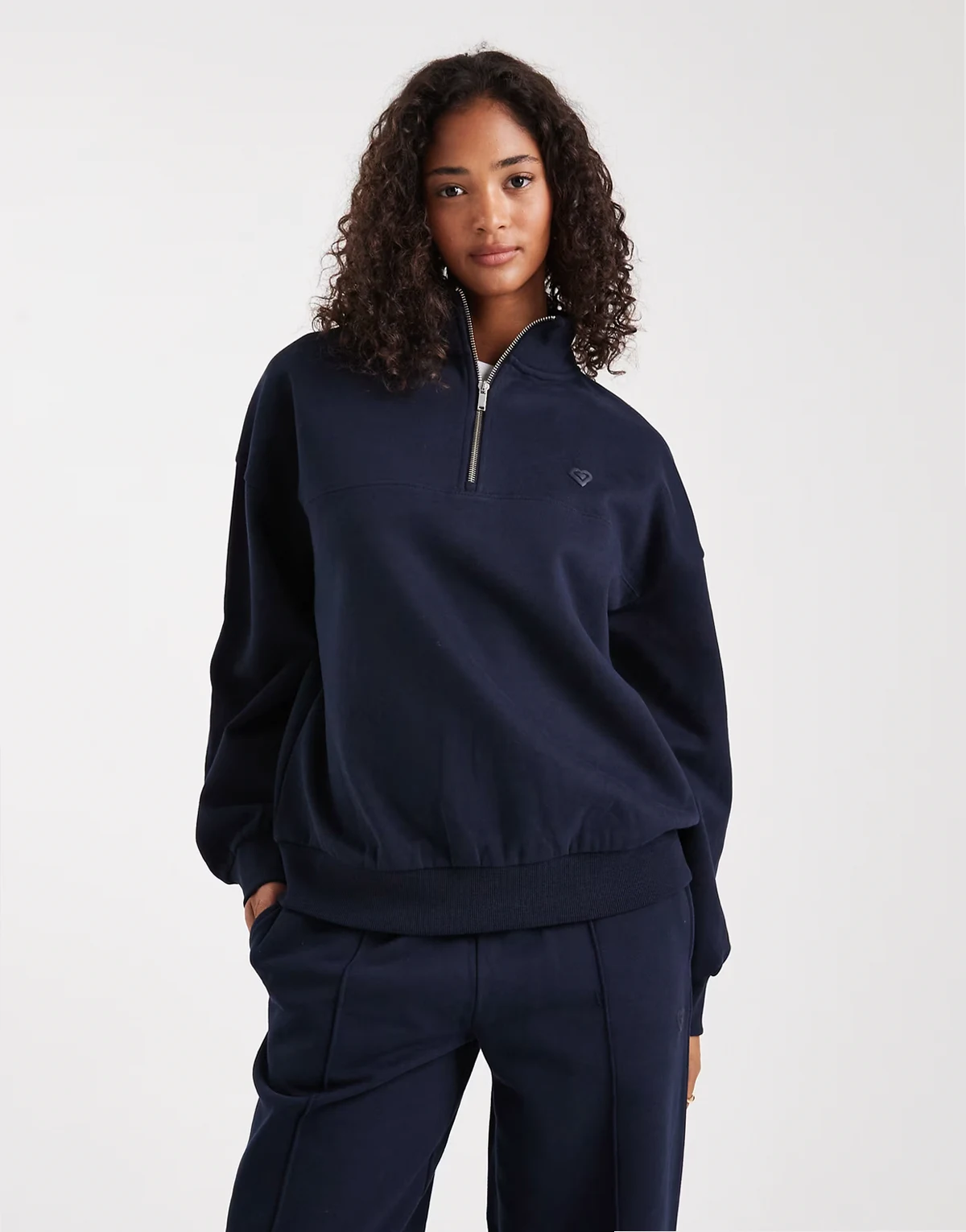 – Sweatshirt in Marineblau mit kurzem Reißverschluss