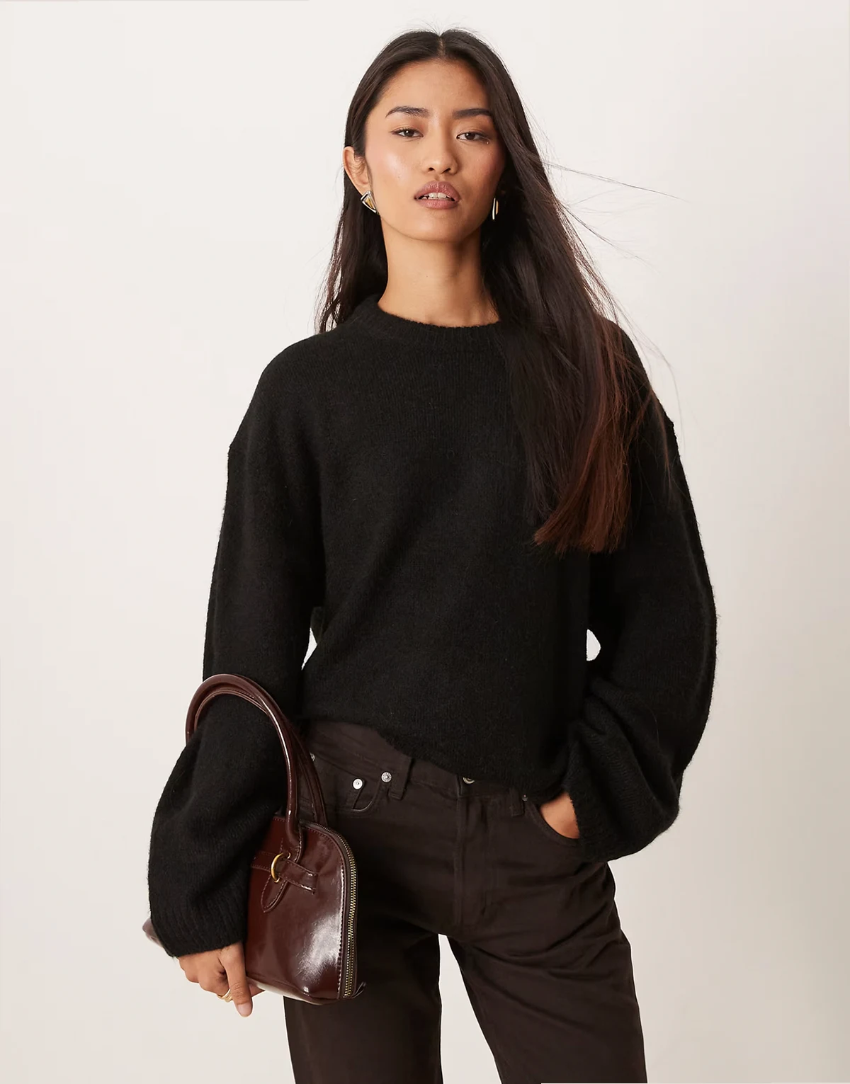 – Strickpullover aus Wolle und Alpaka in Schwarz mit Rundhalsausschnitt