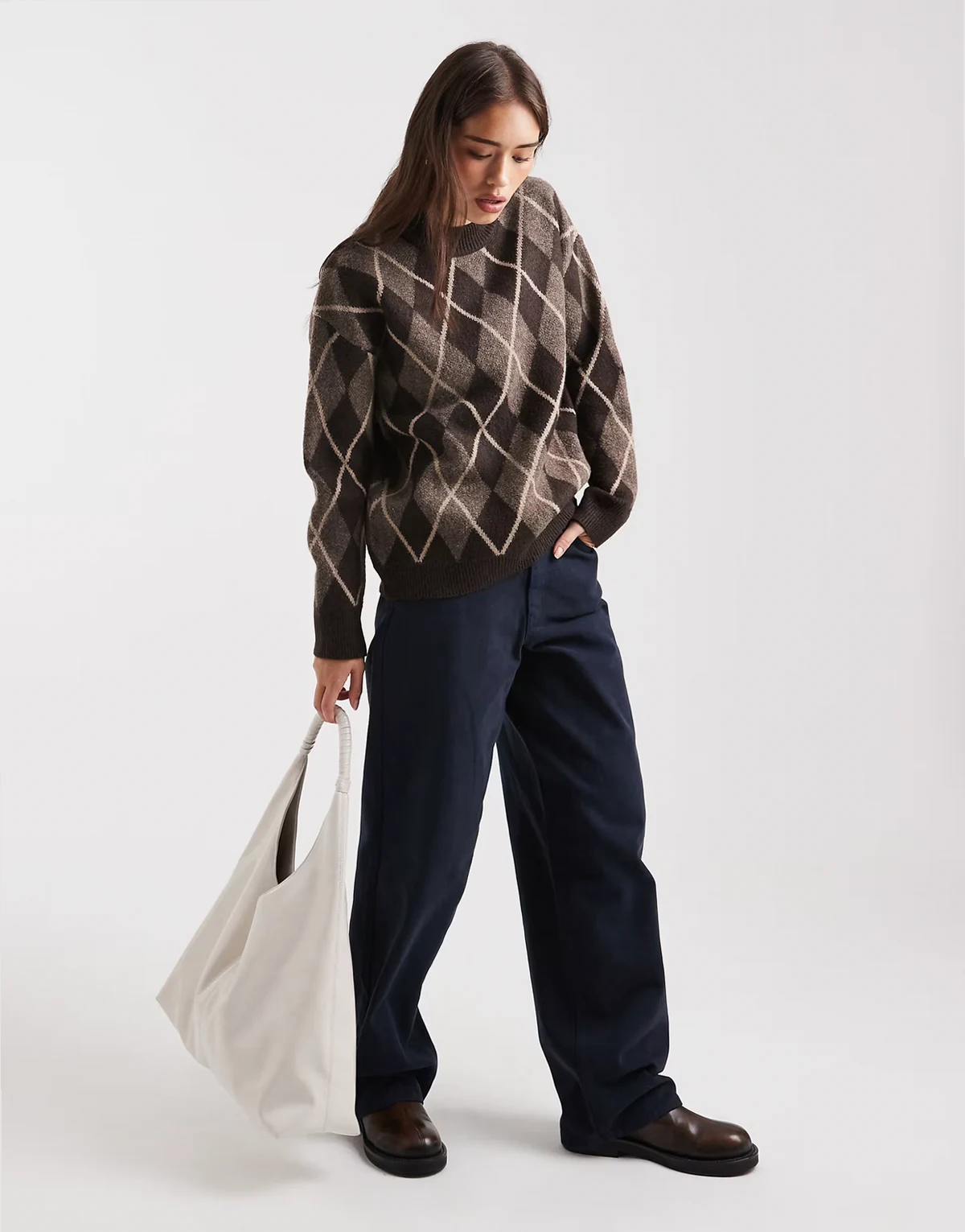 crew neck sweater in brown argyle