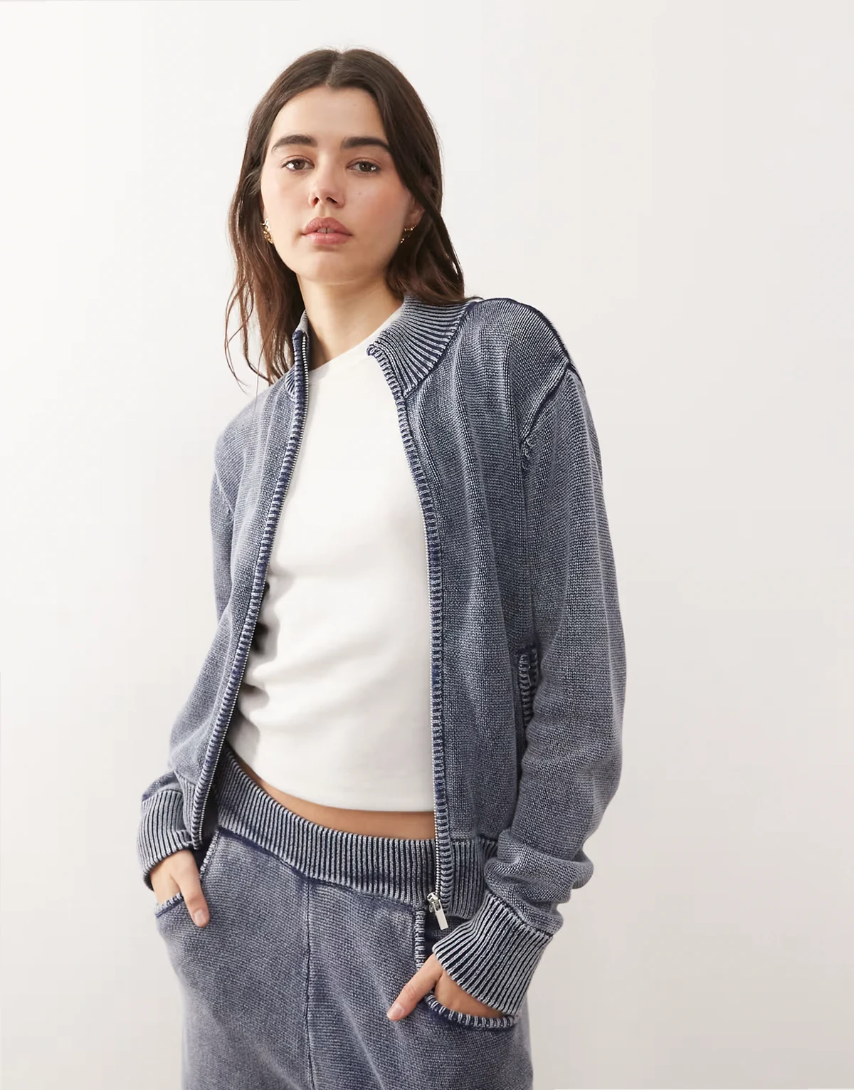 – Waffelstrick-Pulloverjacke in Blau mit Acid-Waschung, Kombiteil