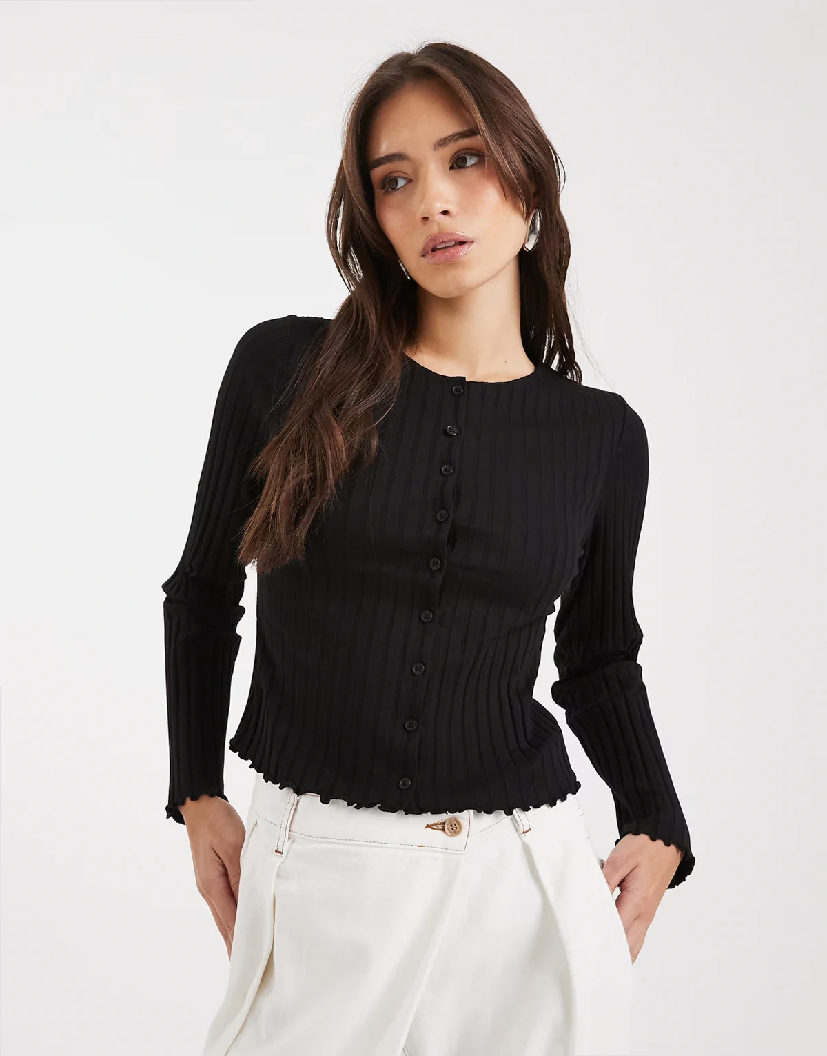 – Gerippte Strickjacke in Schwarz