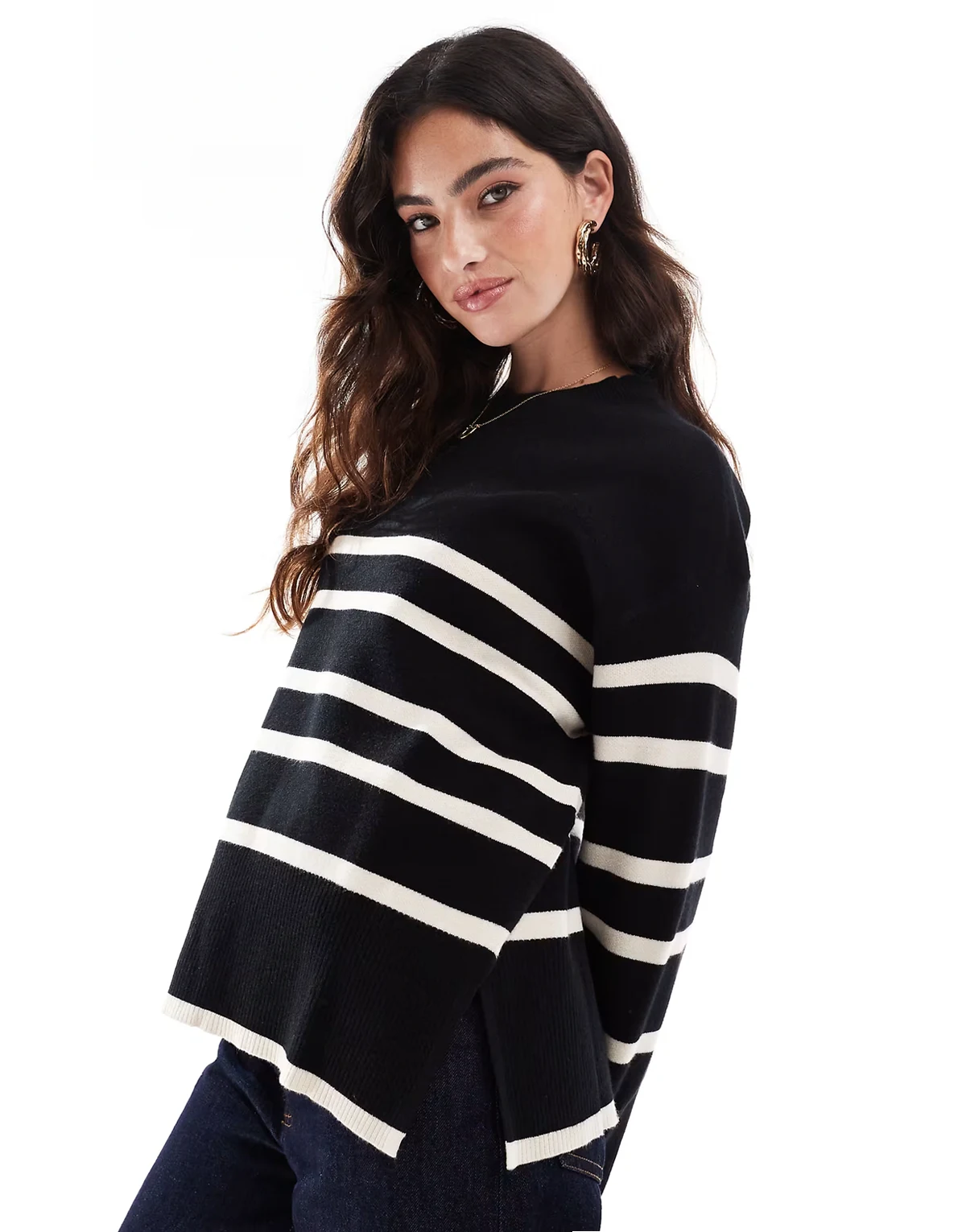 – Pullover in Schwarz mit Rundhalsausschnitt und Streifen in Creme