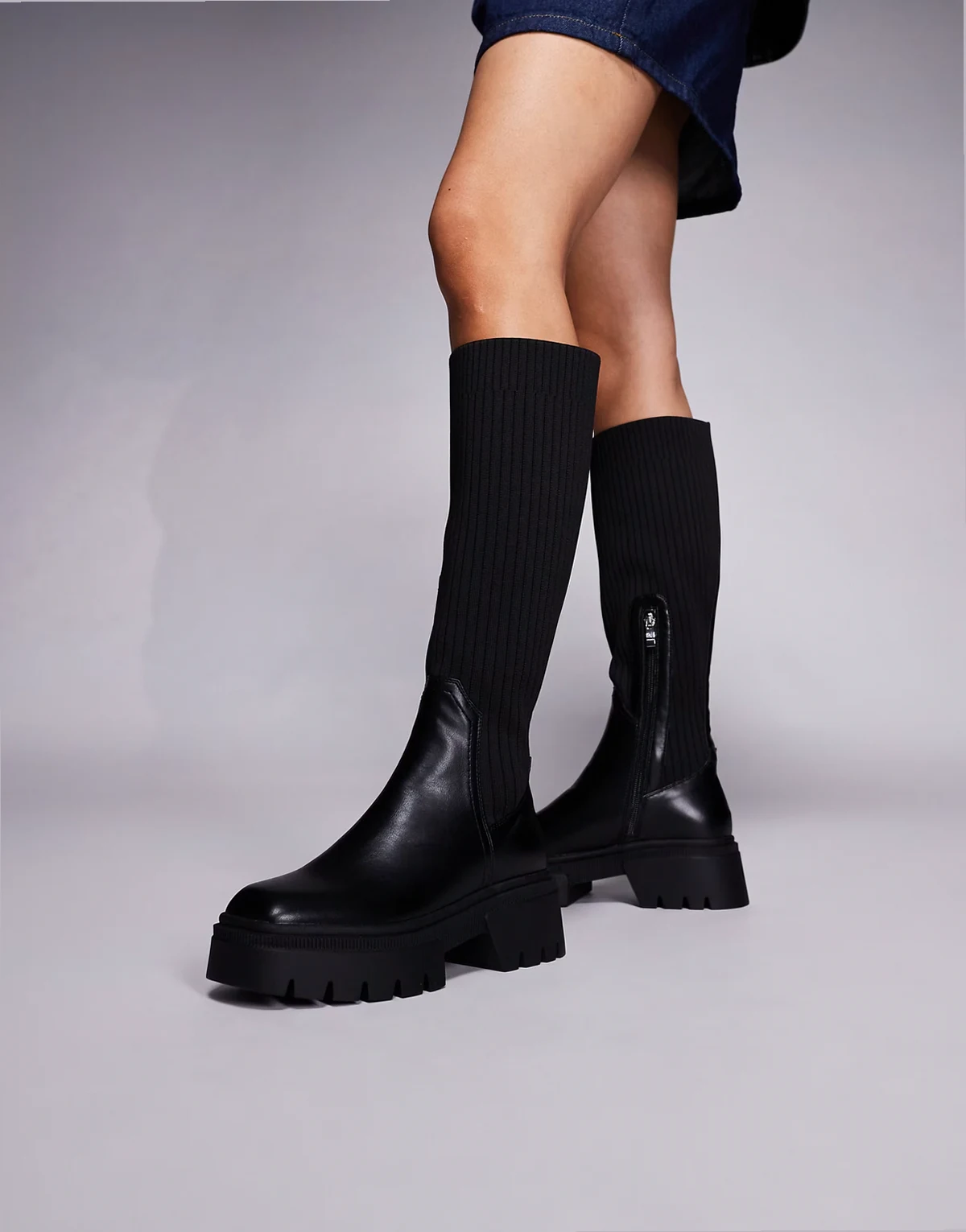 Simmi London – Kniehohe Stiefel in Schwarz mit schmalem Schaft