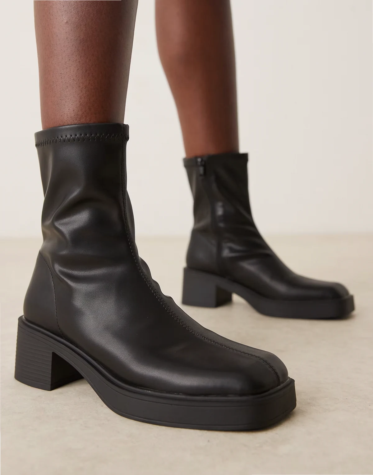 Wide Fit – Raven – Elegante Stiefel in Schwarz mit mittelhohem Absatz, weite Passform