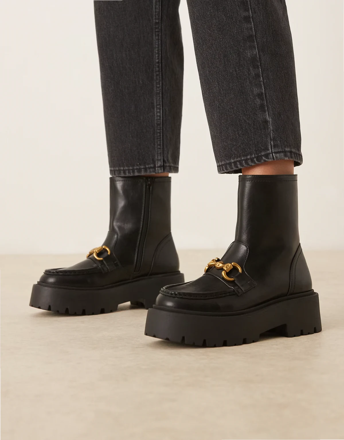 – April – Stiefeletten im Loafer-Stil in Schwarz mit dicker Sohle