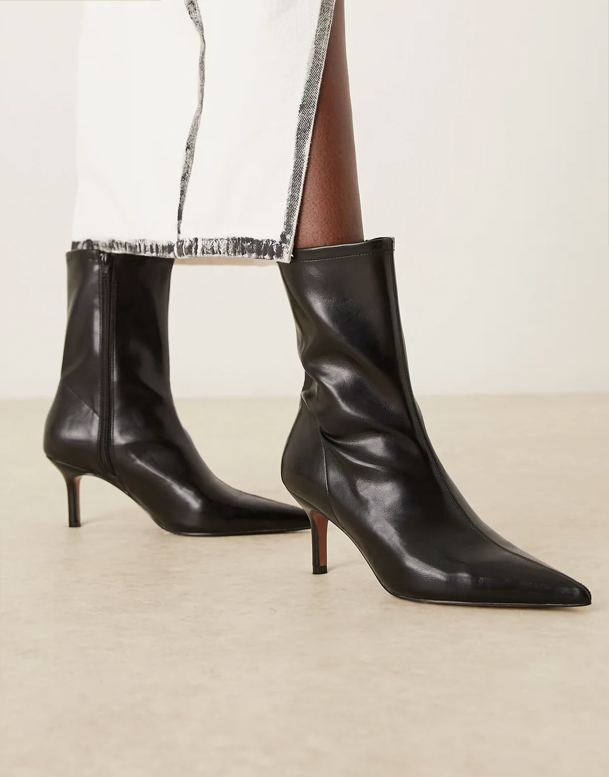 – Rosalind – Ankle Boots in Schwarz mit Kitten-Absatz