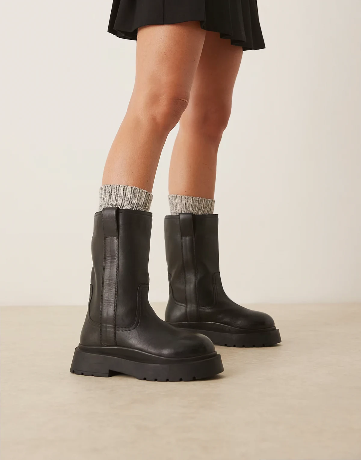 – Coast – Stiefel zum Hineinschlüpfen aus Leder in Schwarz mit dicker Sohle