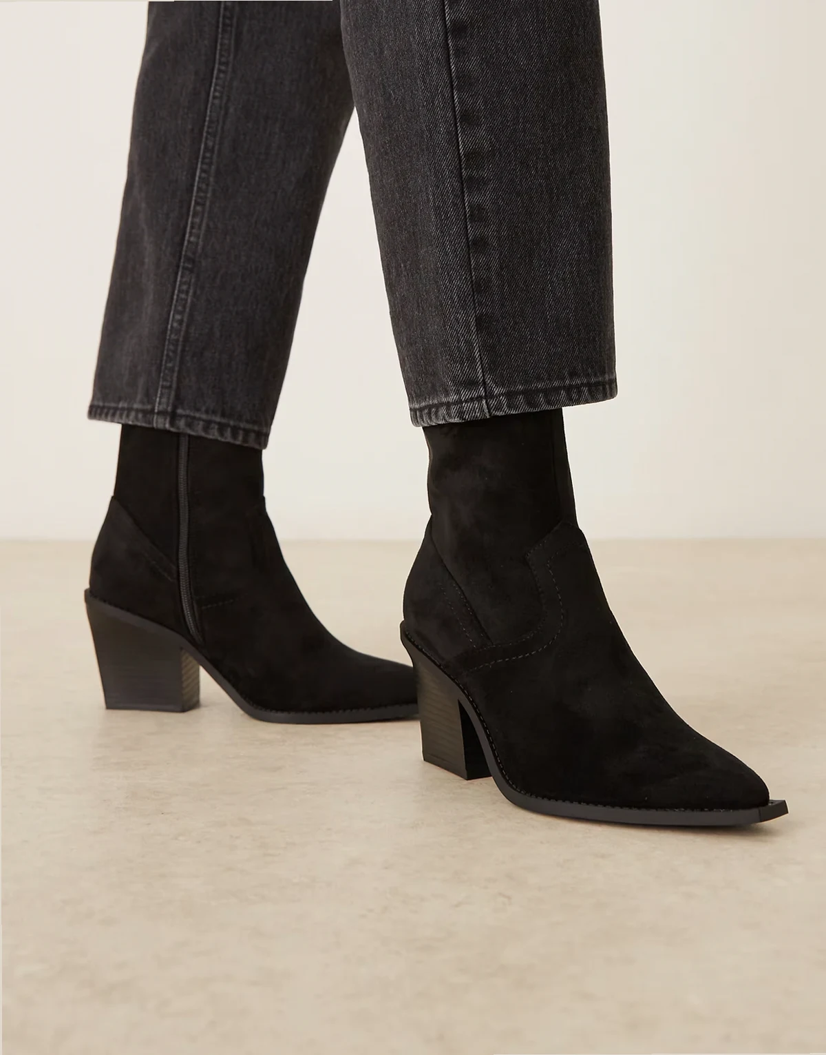 – Remedy – Cowboystiefel aus schwarzem Wildleder mit Absatz