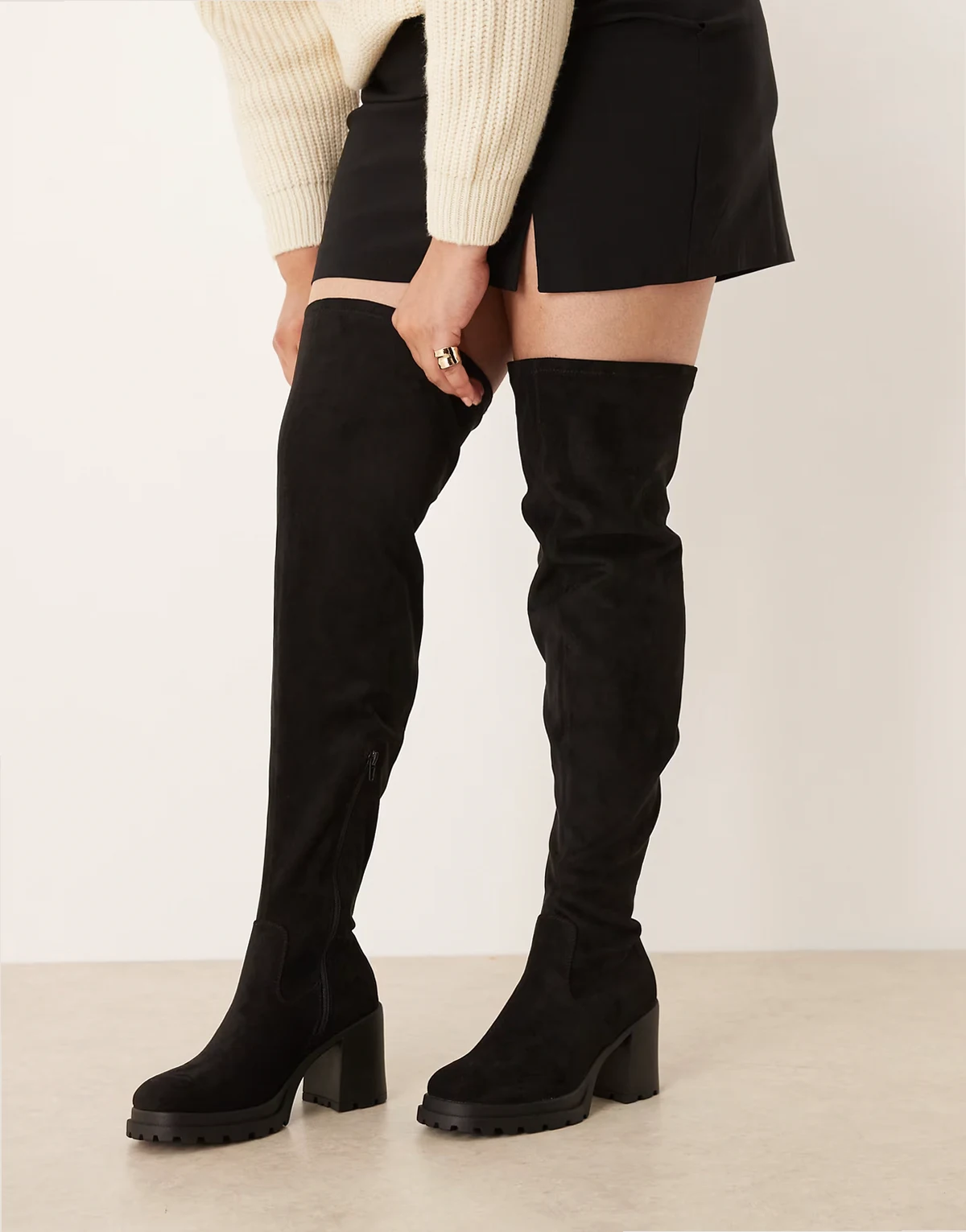 Curve – Kai – Overknee-Stiefel aus schwarzem Wildlederimitat mit Absatz und dicker Sohle