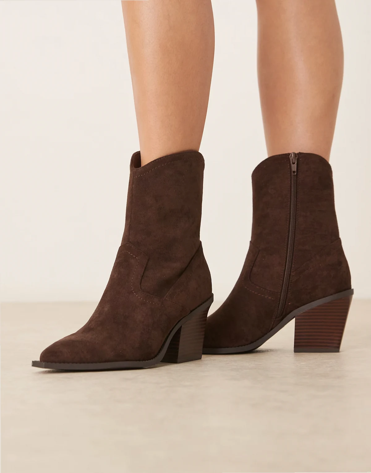– Remedy – Westernstiefel aus schokofarbenem Wildleder mit Absatz