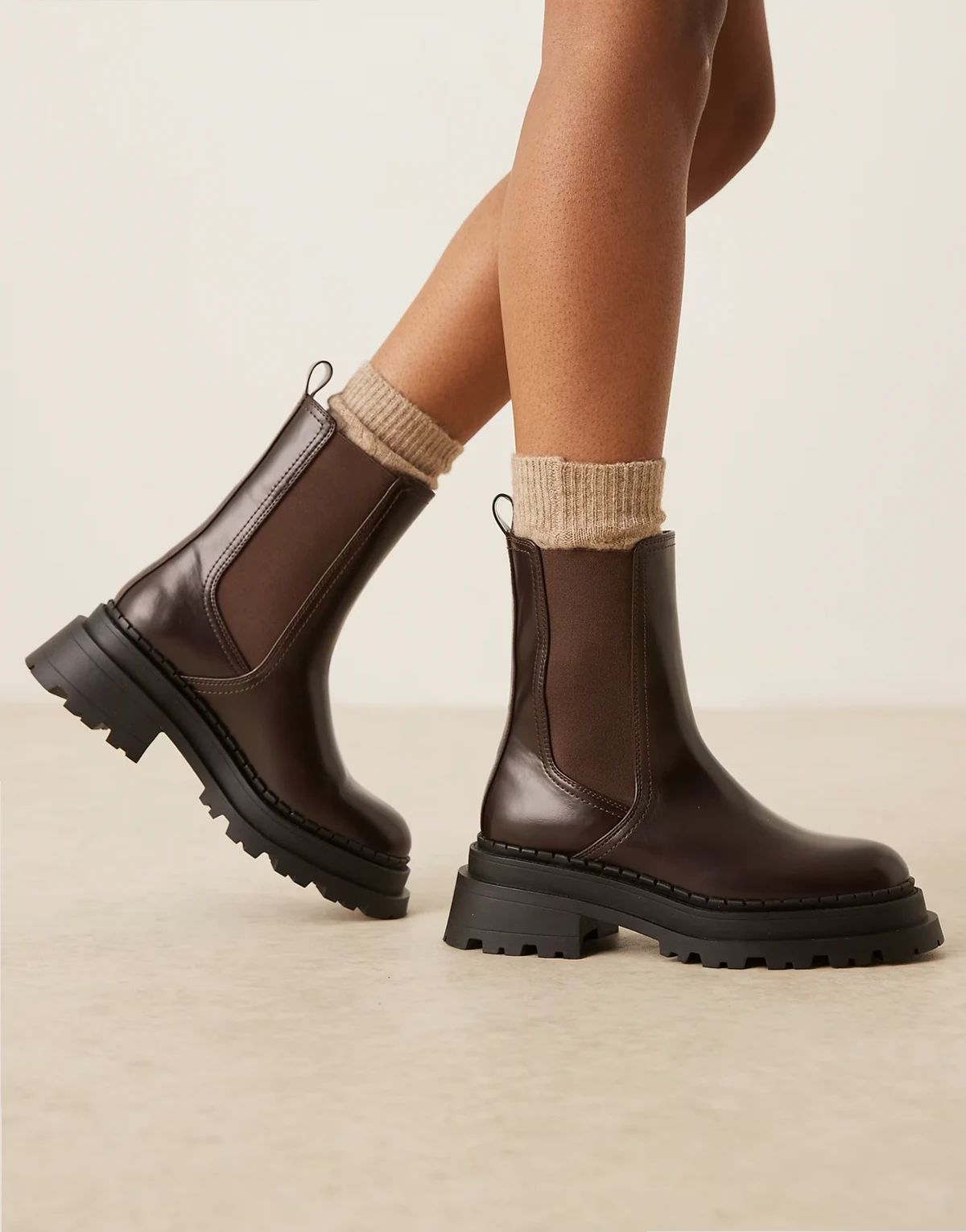 Wide Fit – Austin – Chelsea-Stiefel in Schokobraun mit dicker Sohle, weite Passform