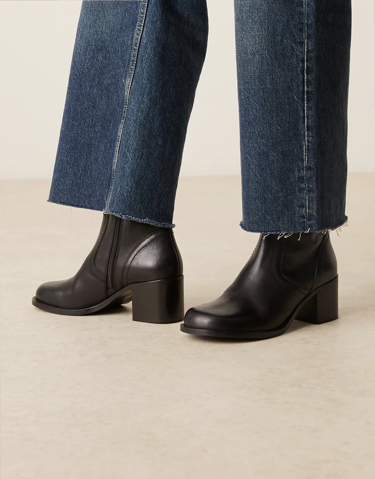– Rory – Leder-Stiefeletten in Schwarz mit runder Zehenpartie und Absatz