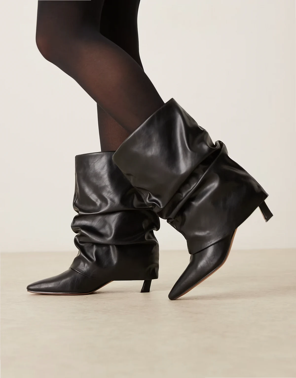 – Cambria – Czarne wciągane bardzo luźne botki