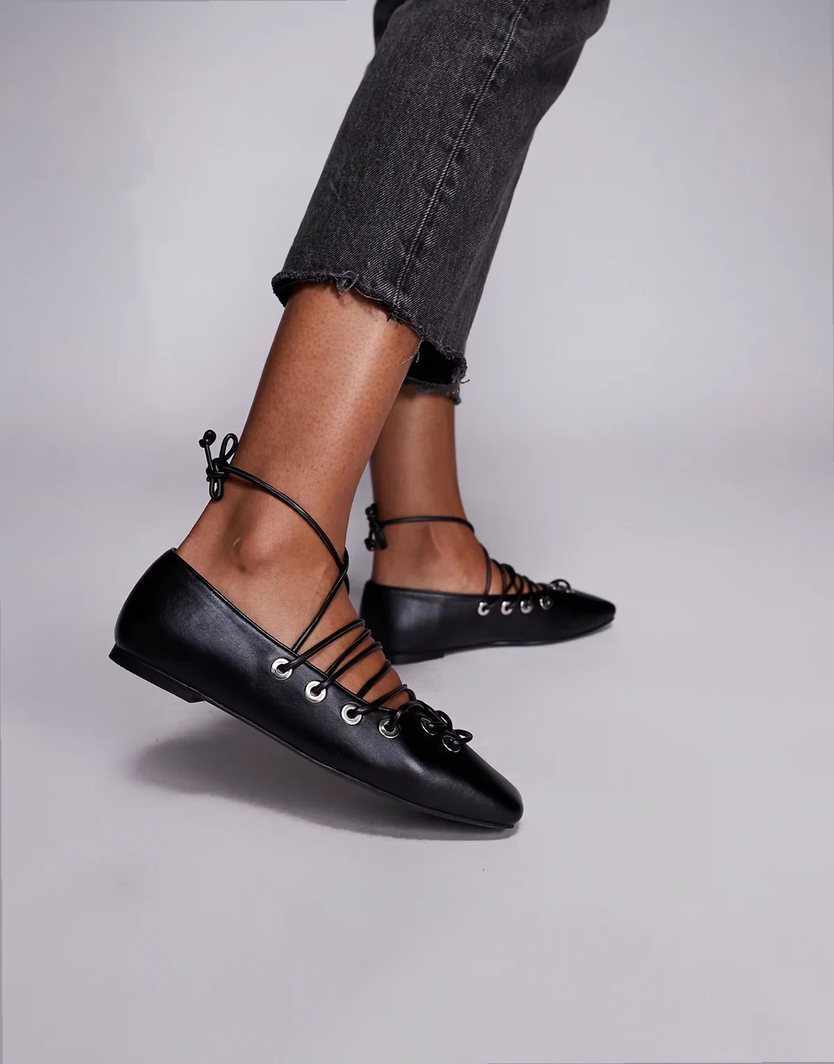 – Schnürschuhe in Schwarz