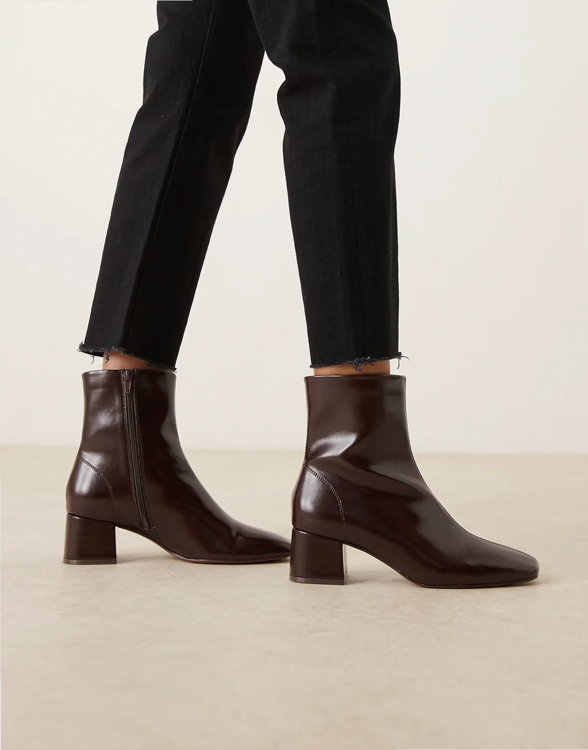 – Relay – Czekoladowobrązowe buty do kostki na obcasie