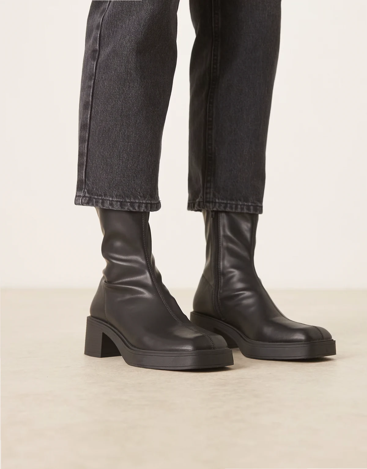 – Raven – Eleganckie czarne botki na średnim obcasie