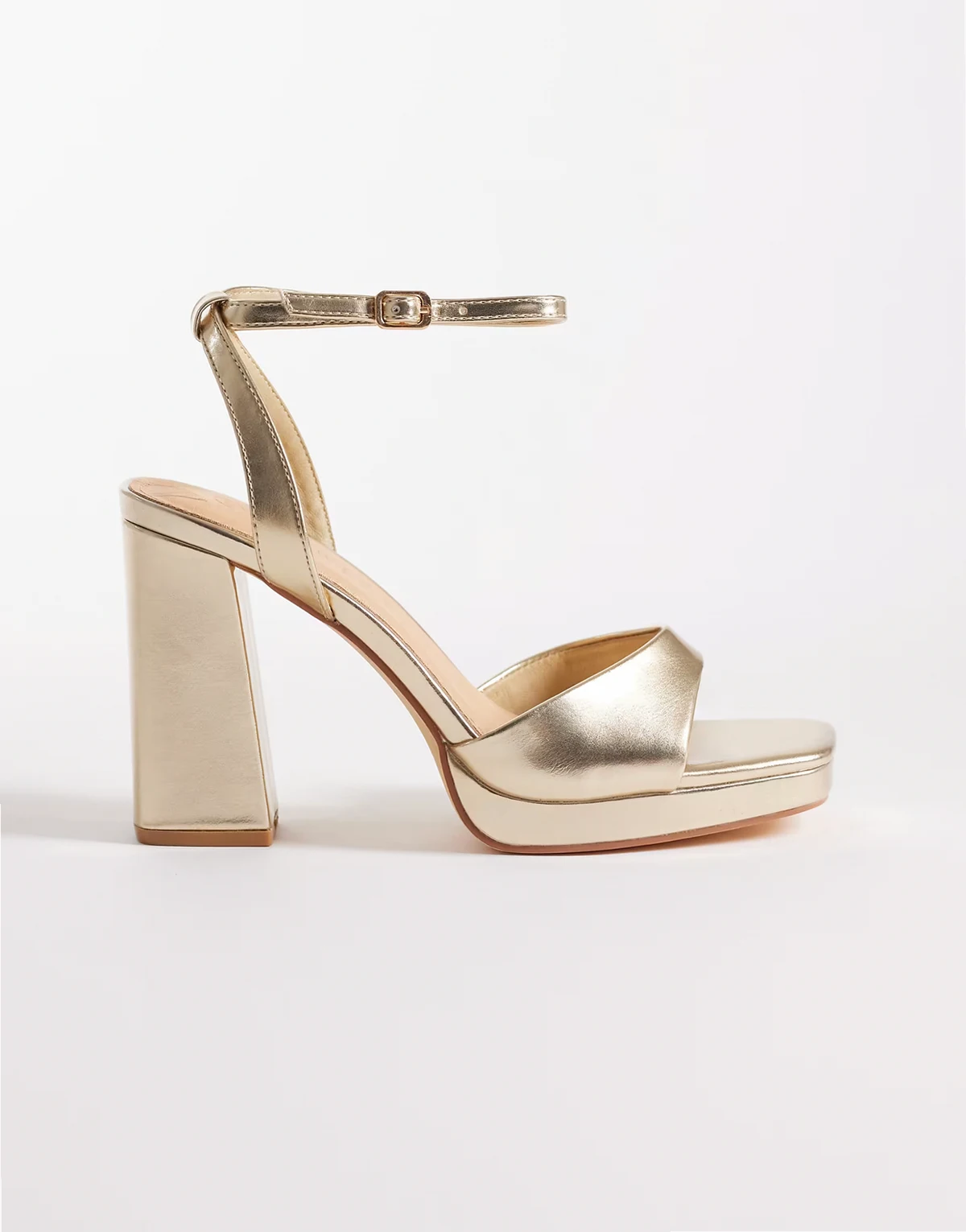 – Cosmic – Złote minimalistyczne sandały z pasków na obcasie klockowym