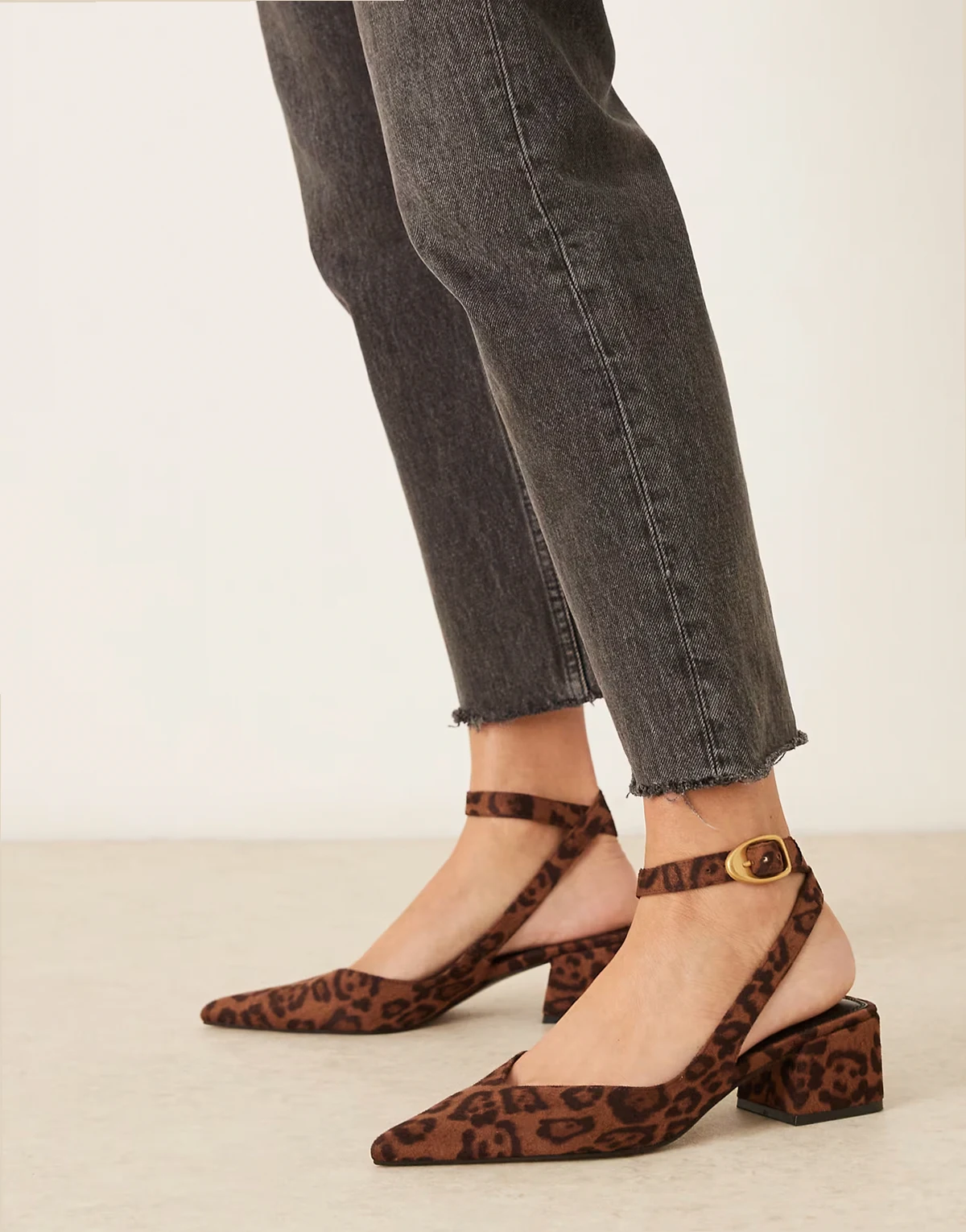 – Sienna – Schuhe aus Wildlederimitat in Leopardenmuster mit mittelhohem Blockabsatz