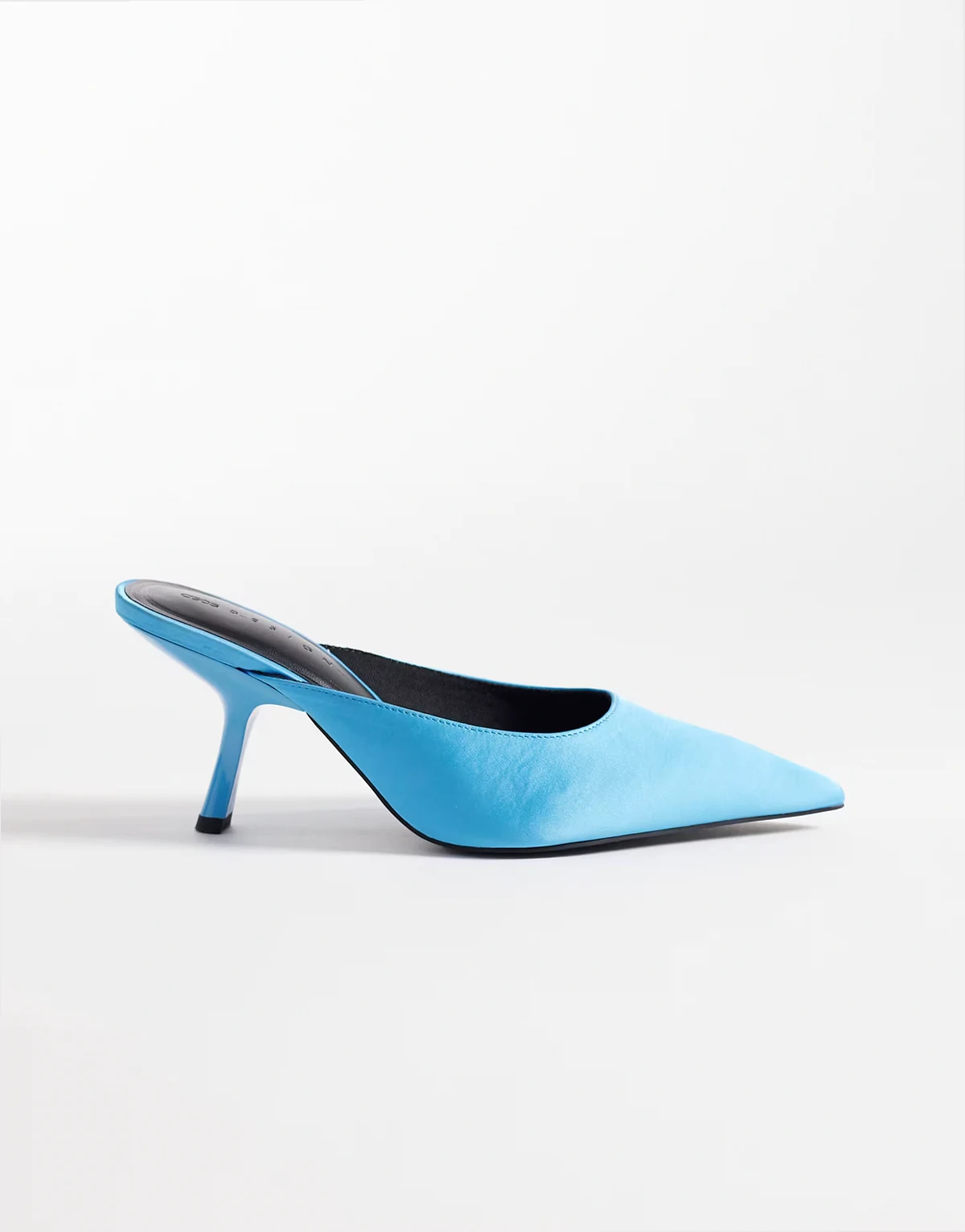 – Sophie – Jaskrawoniebieskie klapki na średnim obcasie