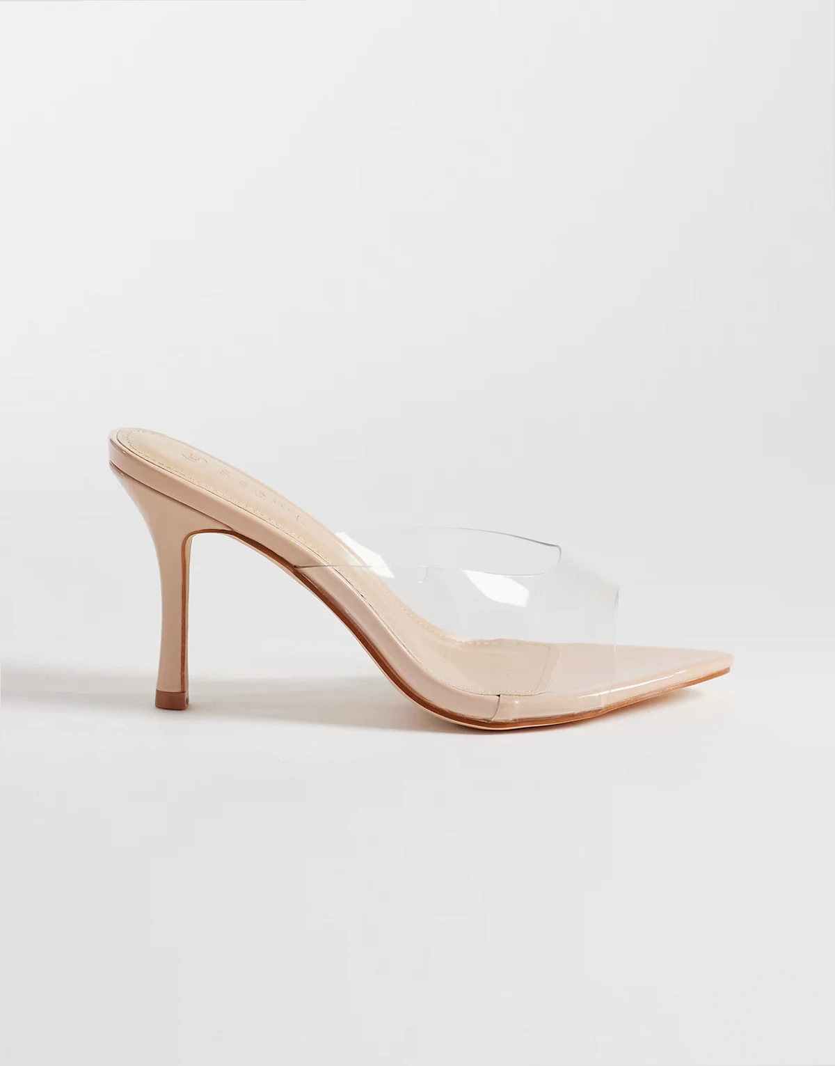 – Przezroczyste sandały na obcasie
