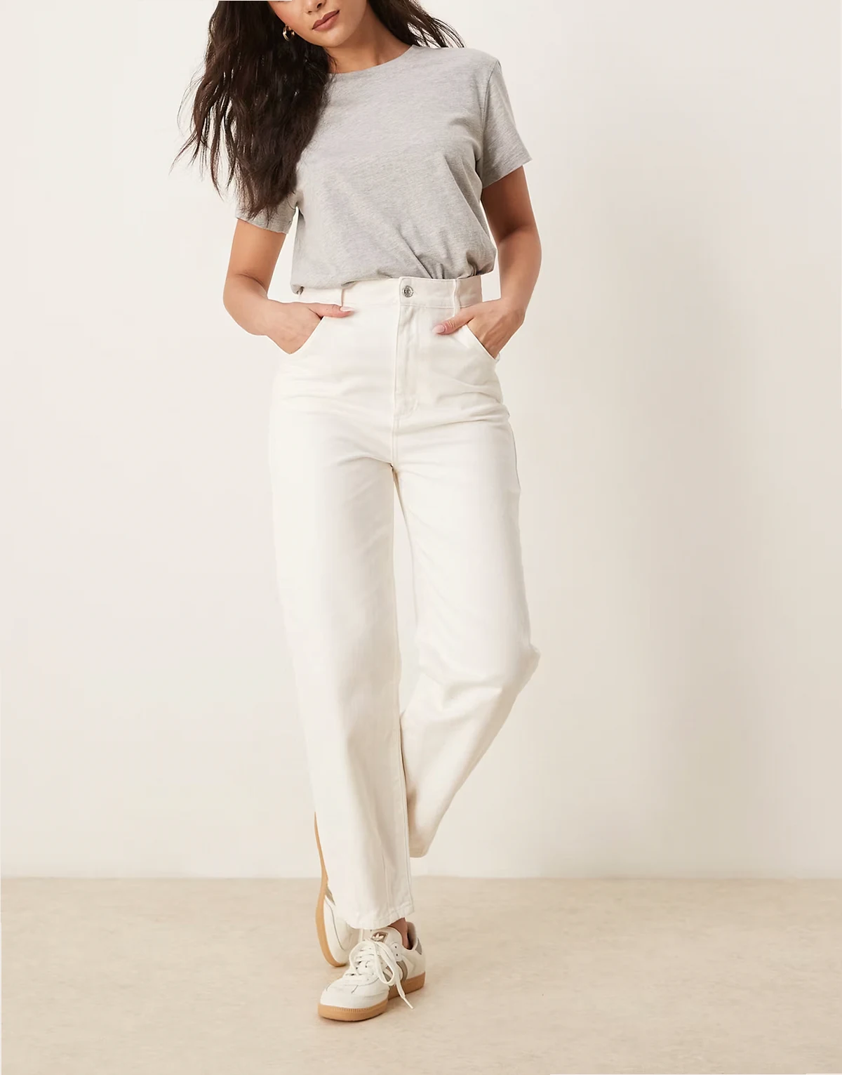 – Schmal zulaufende Hose aus Twill in Wollweiß